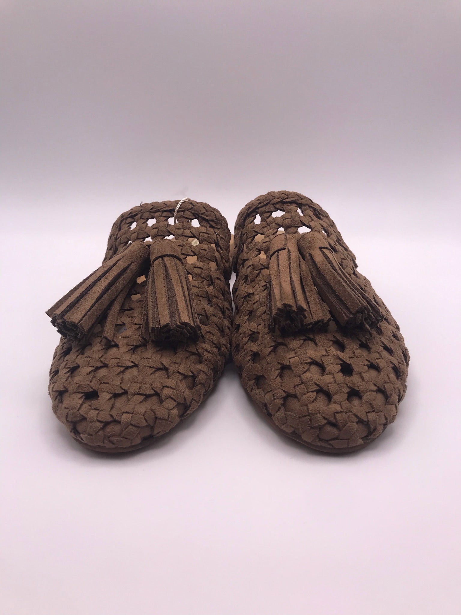 MULE CORINA CASTANHO CARAMELO CAMURÇA FRANJA TECIDO MACRAME CHINELOS RASTEIRINHA SOCAS