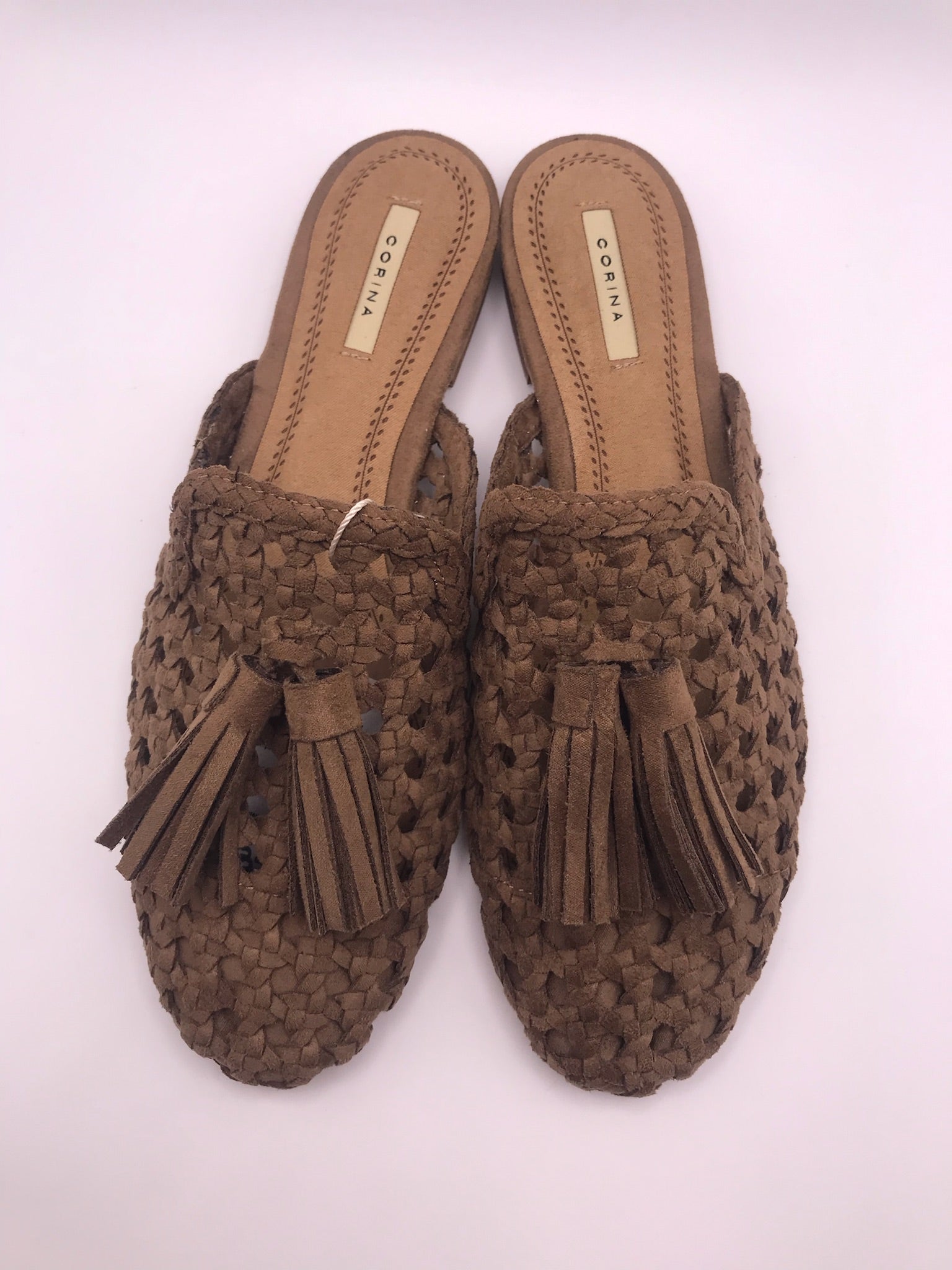 MULE CORINA CASTANHO CARAMELO CAMURÇA FRANJA TECIDO MACRAME CHINELOS RASTEIRINHA SOCAS