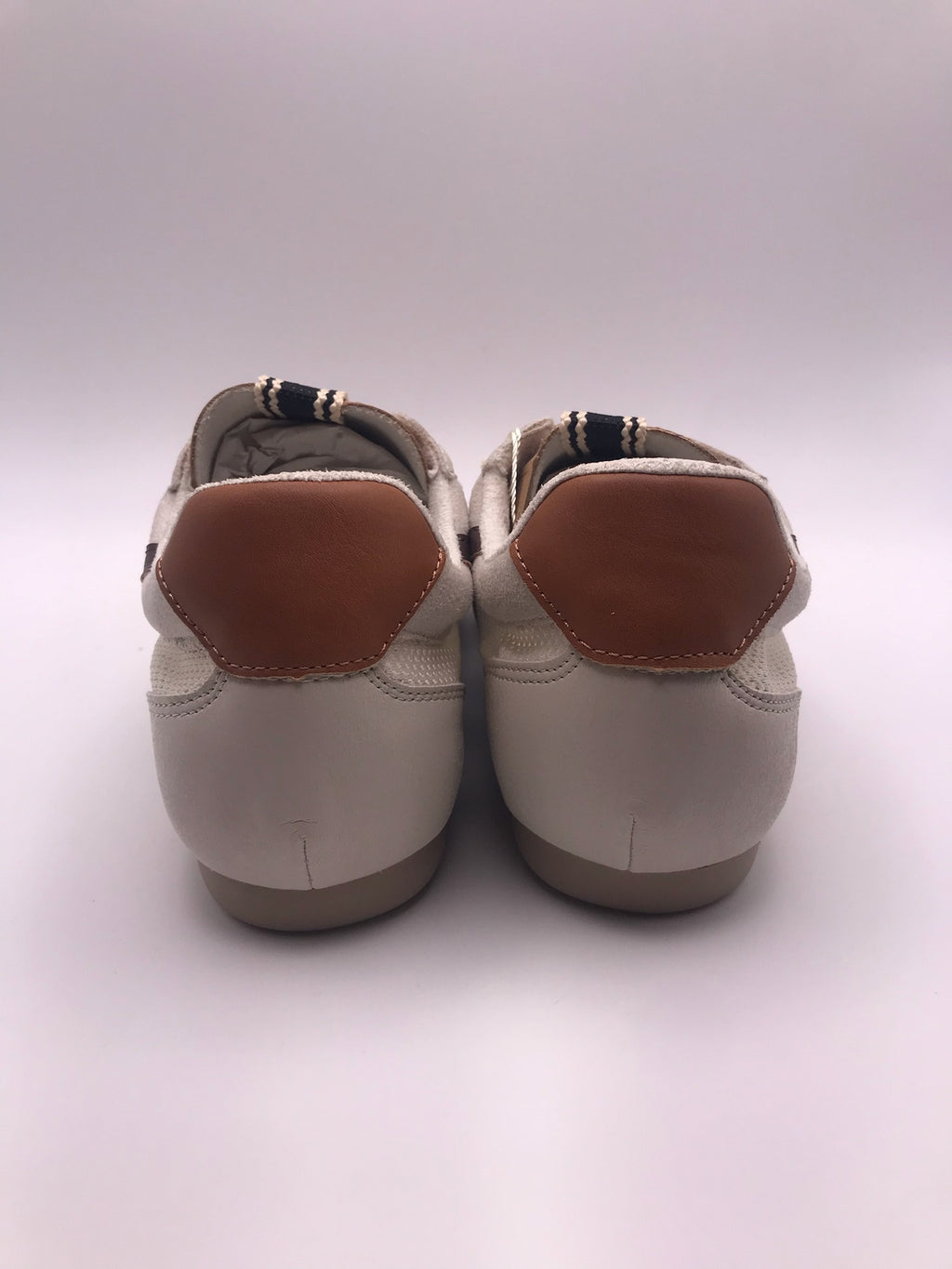Ténis Corina de senhora casuais em bege e castanho cafe; sapatos femininos respiráveis de verão com atacadores brilhantes e sola rasa confortáveis para o dia a dia