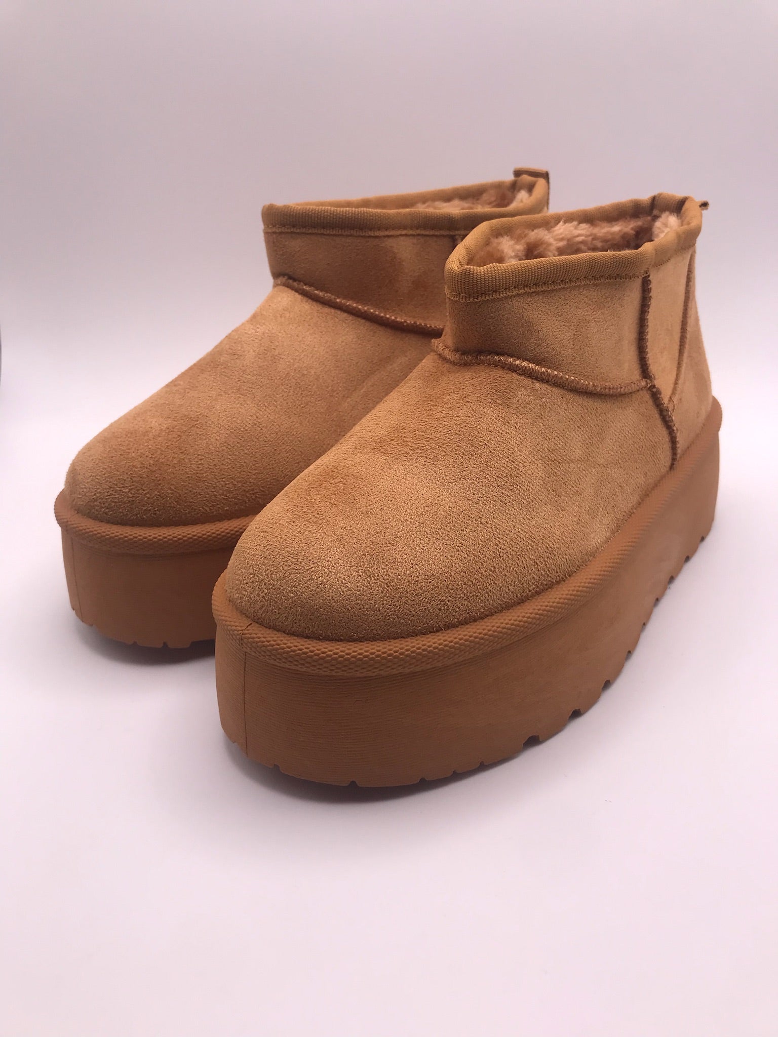 BOTA PANTUFAS MACADI CASTANHO CARAMELO VELUDO PELOS PLATAFORMA