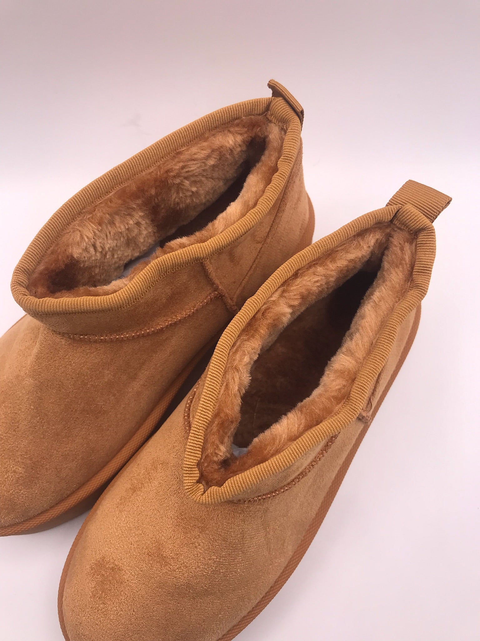 BOTA PANTUFAS MACADI CASTANHO CARAMELO VELUDO PELOS PLATAFORMA