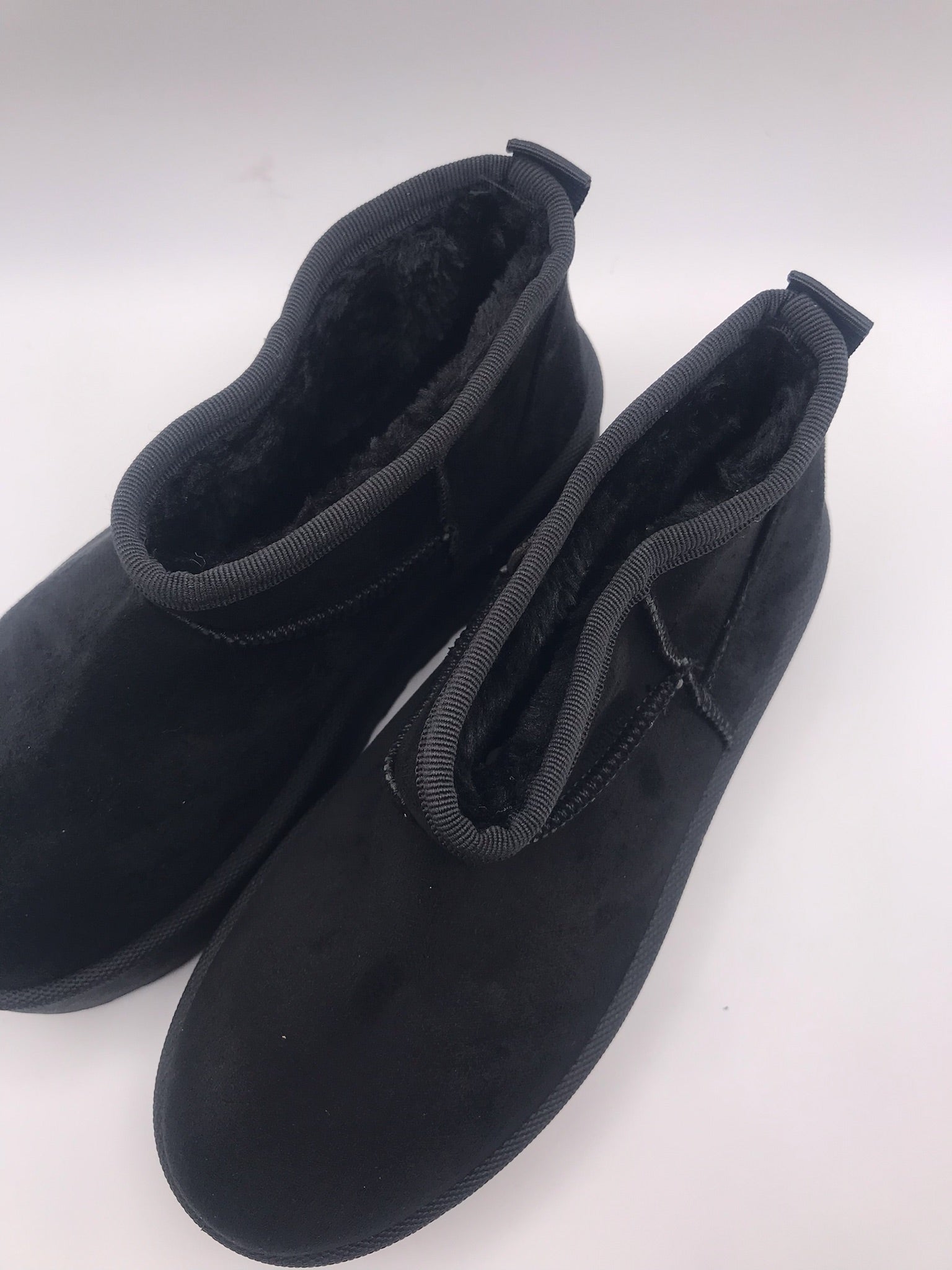 BOTA PANTUFAS MACADI BLACK VELUDO PELOS PRETO PLATAFORMA