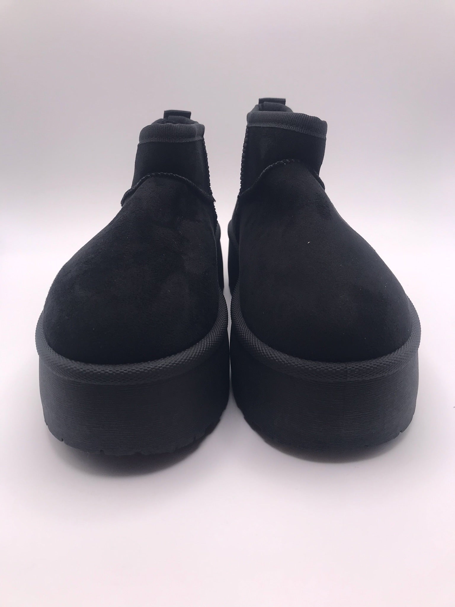 BOTA PANTUFAS MACADI BLACK VELUDO PELOS PRETO PLATAFORMA