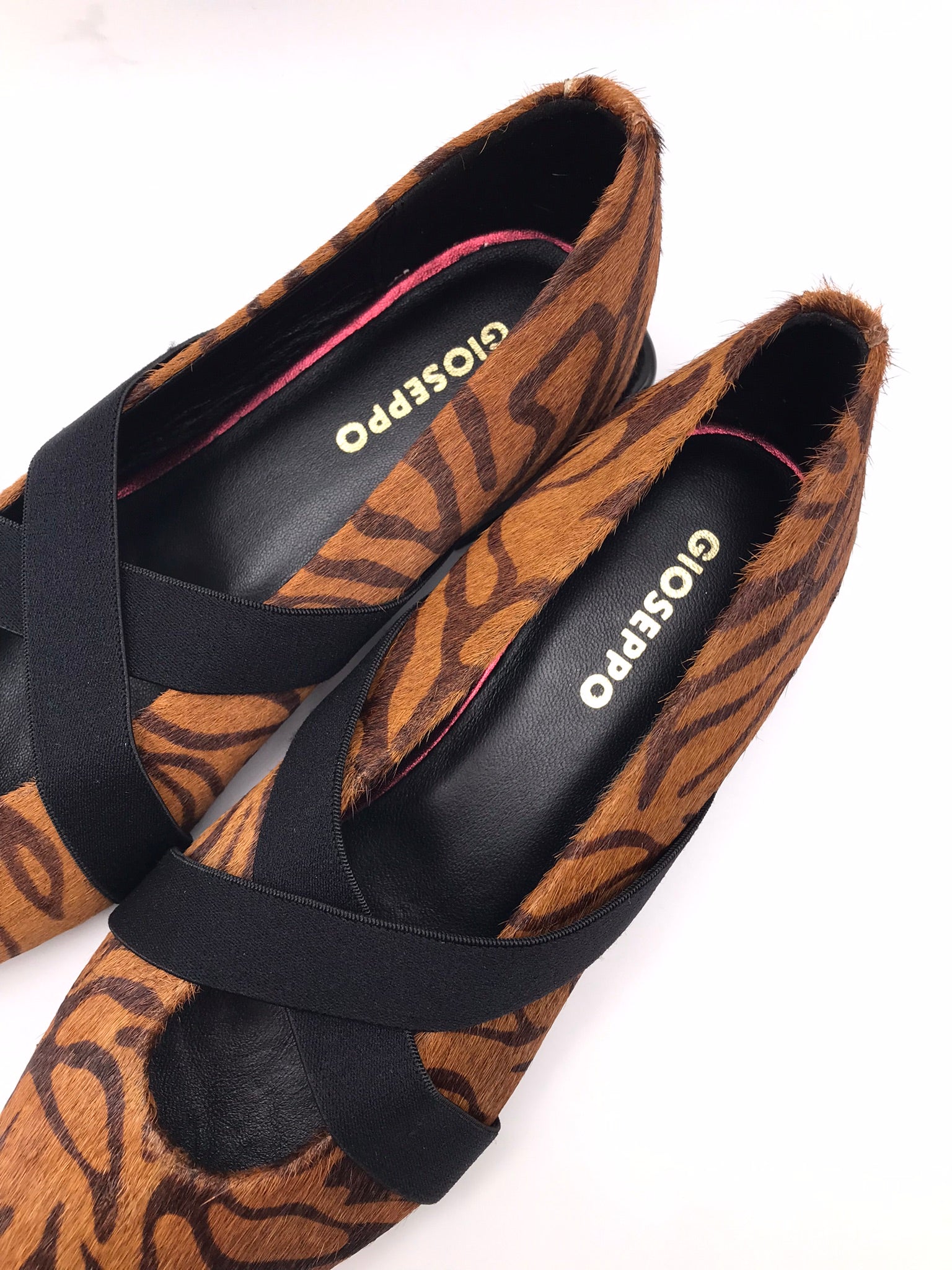 SABRINA MARY JANE GIOSEPPO LEOPARDO COURO BICUDO ELÁSTICO TRANSVERSAL PRETO CASTANHO