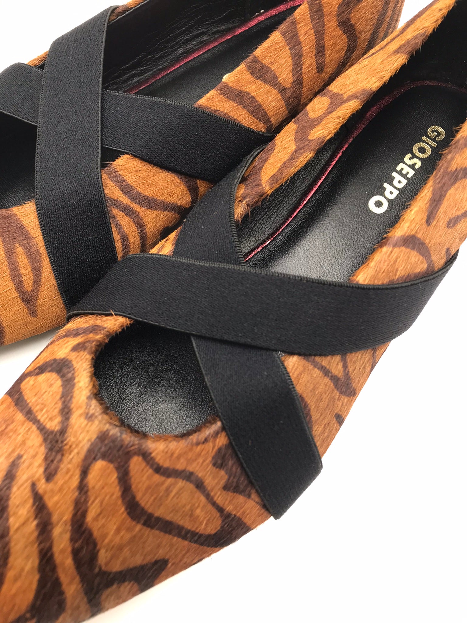 SABRINA MARY JANE GIOSEPPO LEOPARDO COURO BICUDO ELÁSTICO TRANSVERSAL PRETO CASTANHO