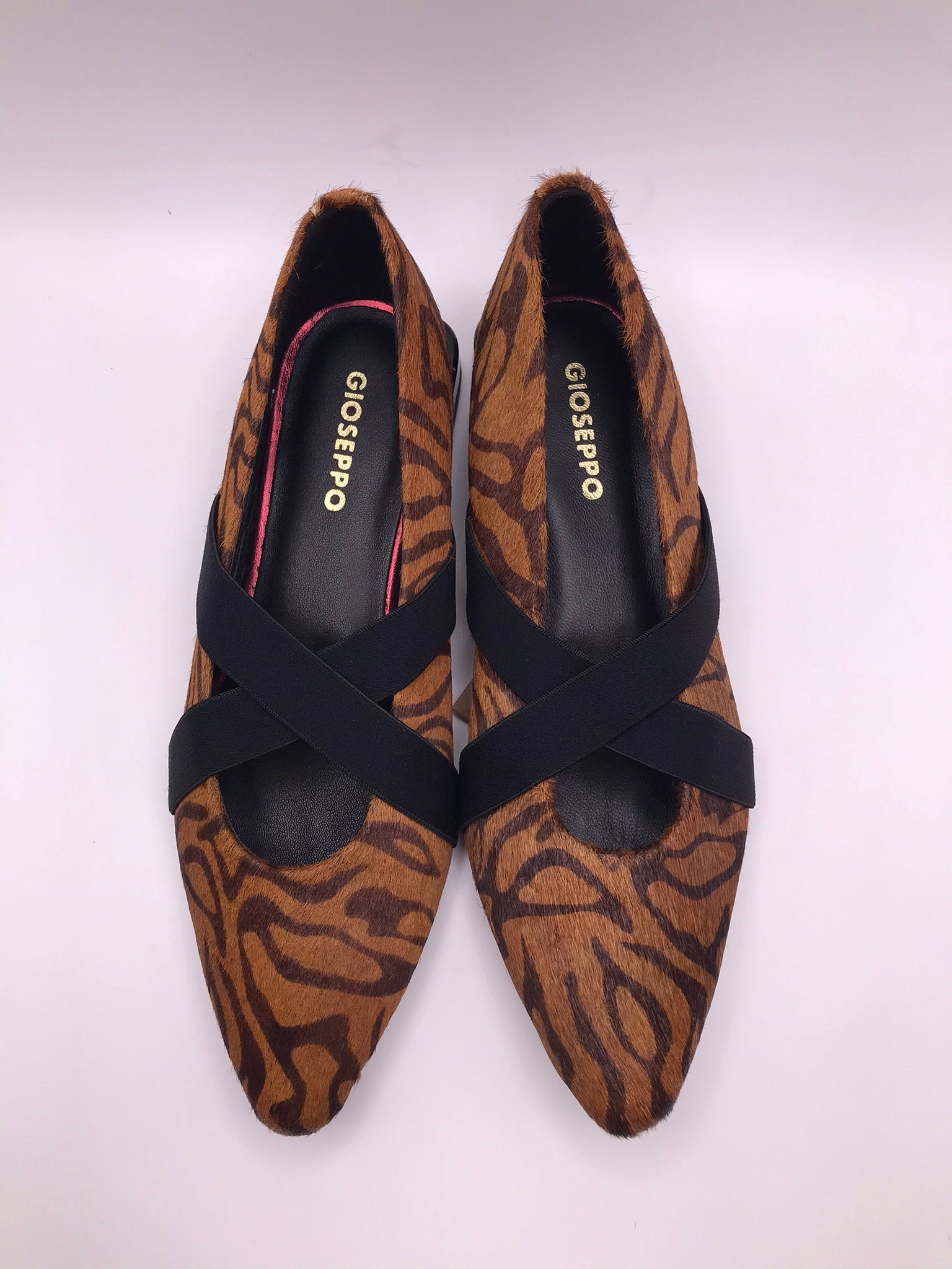 SABRINA MARY JANE GIOSEPPO LEOPARDO COURO BICUDO ELÁSTICO TRANSVERSAL PRETO CASTANHO