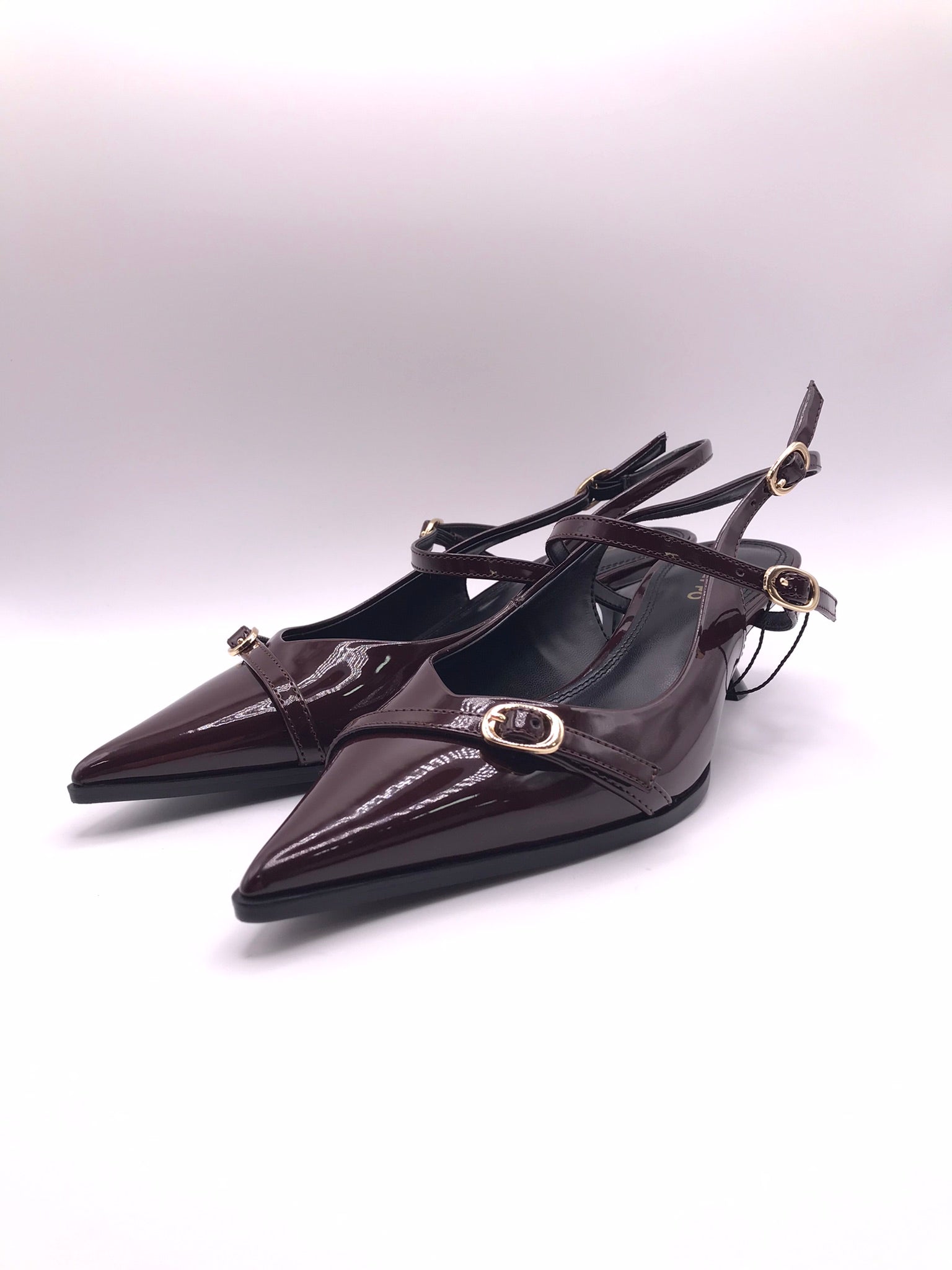 SABRINA SALTO MULLET GIOSEPPO BORDO TIRA DUPLA FIVELA DOURADA BICUDO SCARPIN