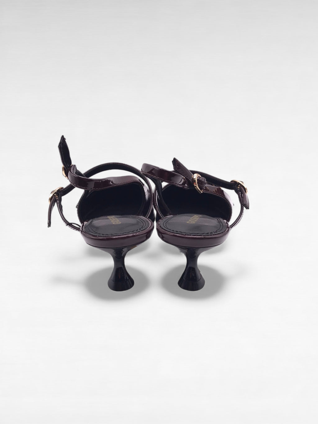 SABRINA SALTO MULLET GIOSEPPO BORDO TIRA DUPLA FIVELA DOURADA BICUDO SCARPIN