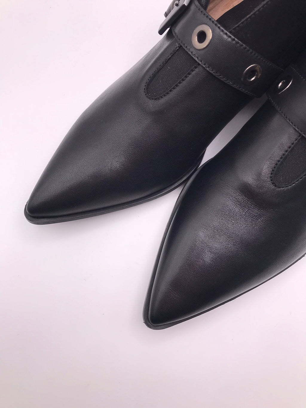 BOTIM TEXANA HISPANITAS PRETO COURO LISO FENDA TIRA ARGOLA FIVELA PRATA BICUDO