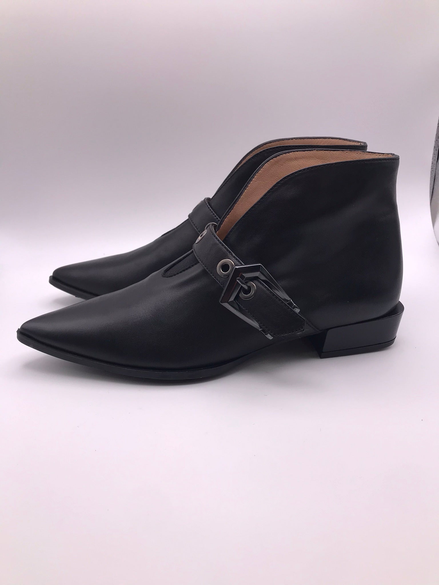 BOTIM TEXANA HISPANITAS PRETO COURO LISO FENDA TIRA ARGOLA FIVELA PRATA BICUDO