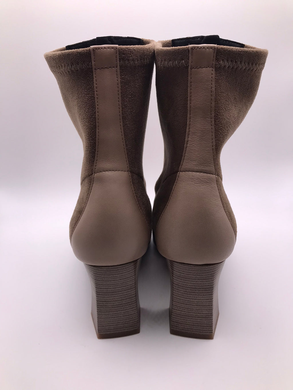 BOTA SALTO HISPANITAS BEGE PRETO ZIPER FRONTAL BICUDO