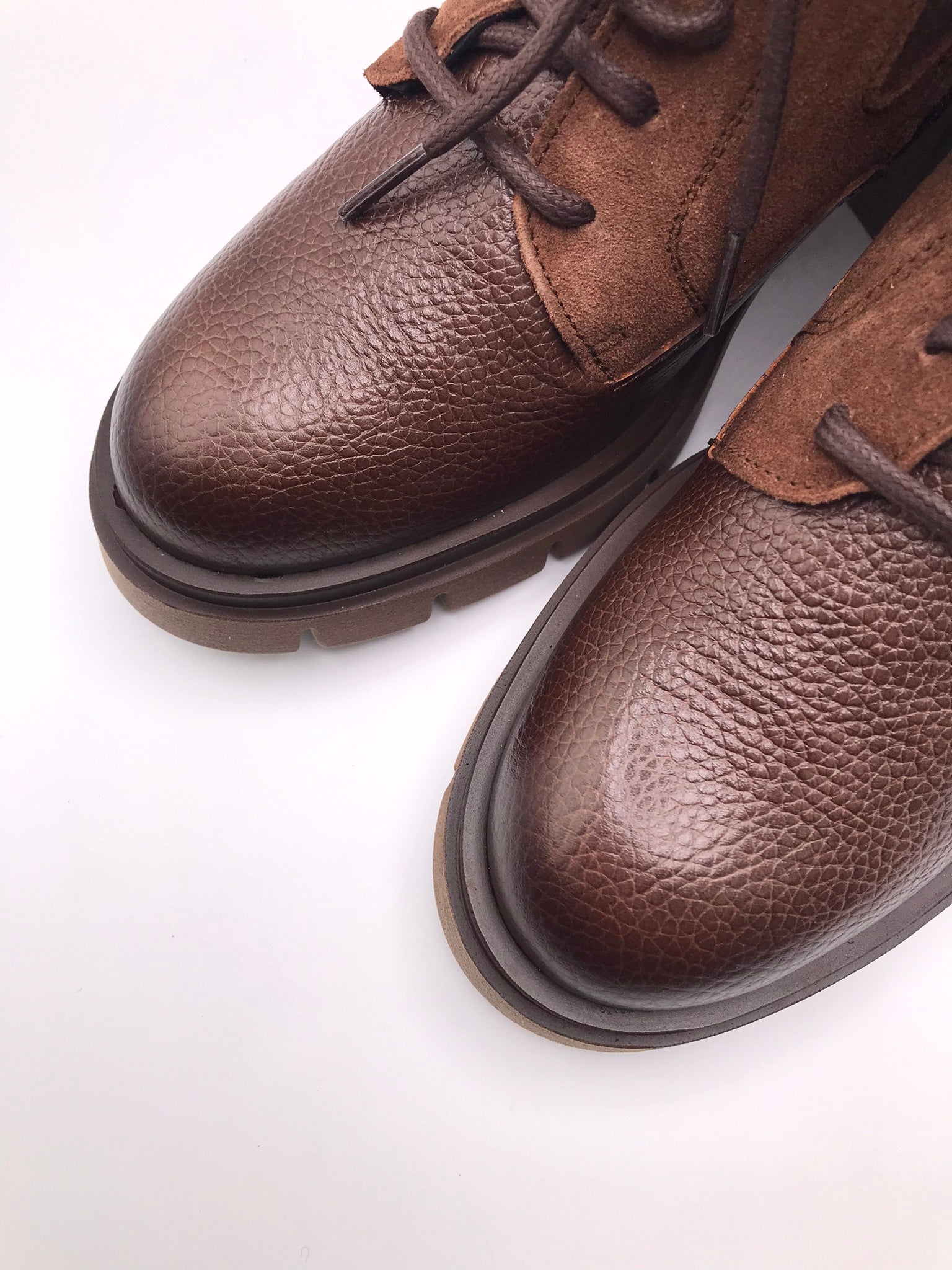 BOTA COTURNO HISPANITAS CASTANHO ESCURO COURO LOGO LATERAL ZIPER DETALHES EM CAMURÇA