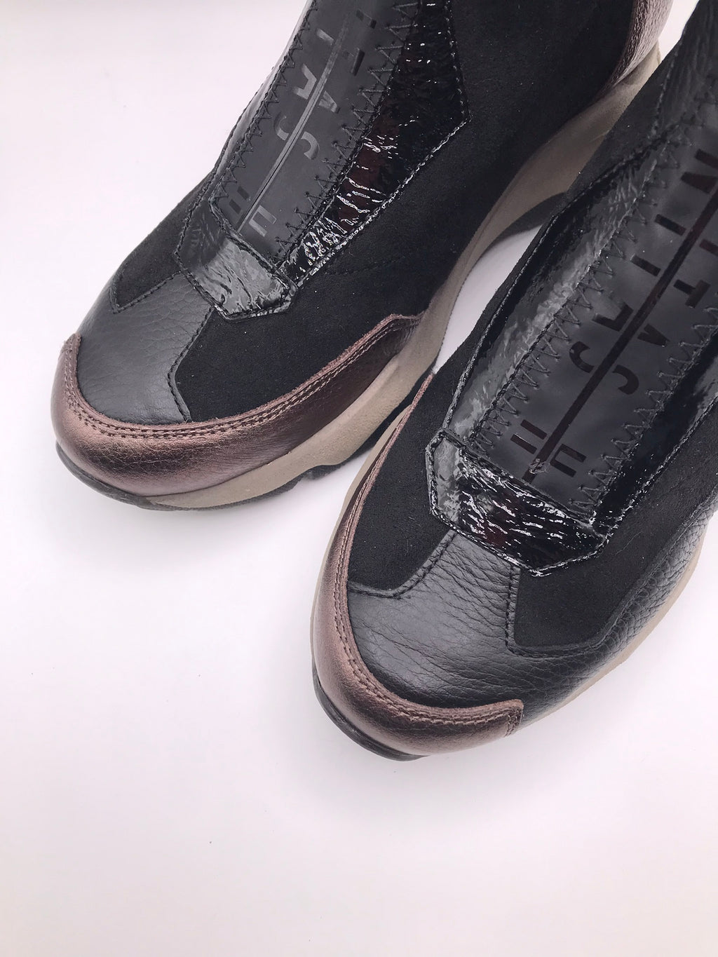 BOTA TÊNIS HISPANITAS PRETO COBRE CINZA ZIPER FRENTE LOGO