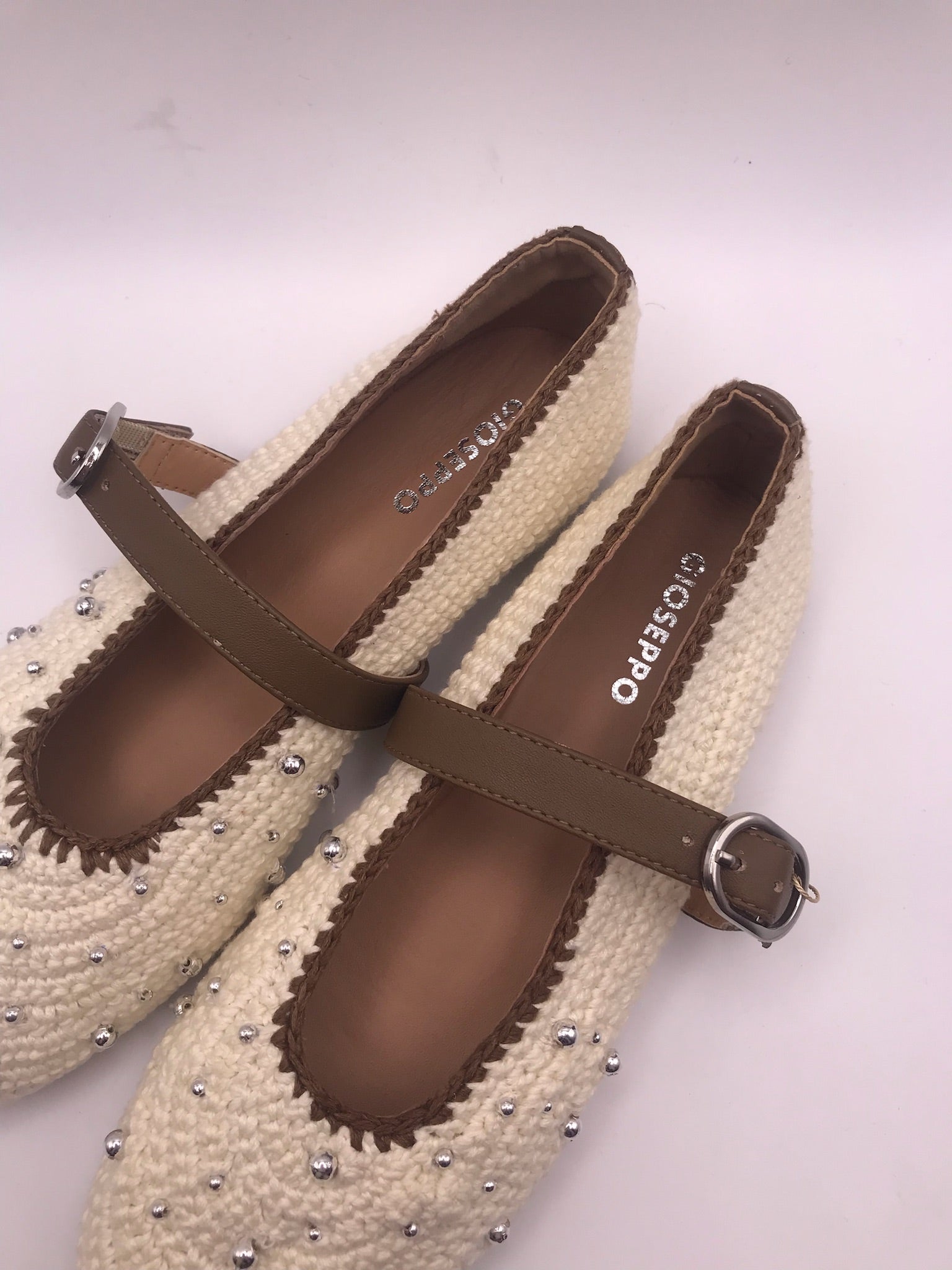 SABRINA MARY JANE GIOSEPPO CROCHE CREME TIRA CASTANHO FIVELA APLICAÇÕES BOLA PRATA