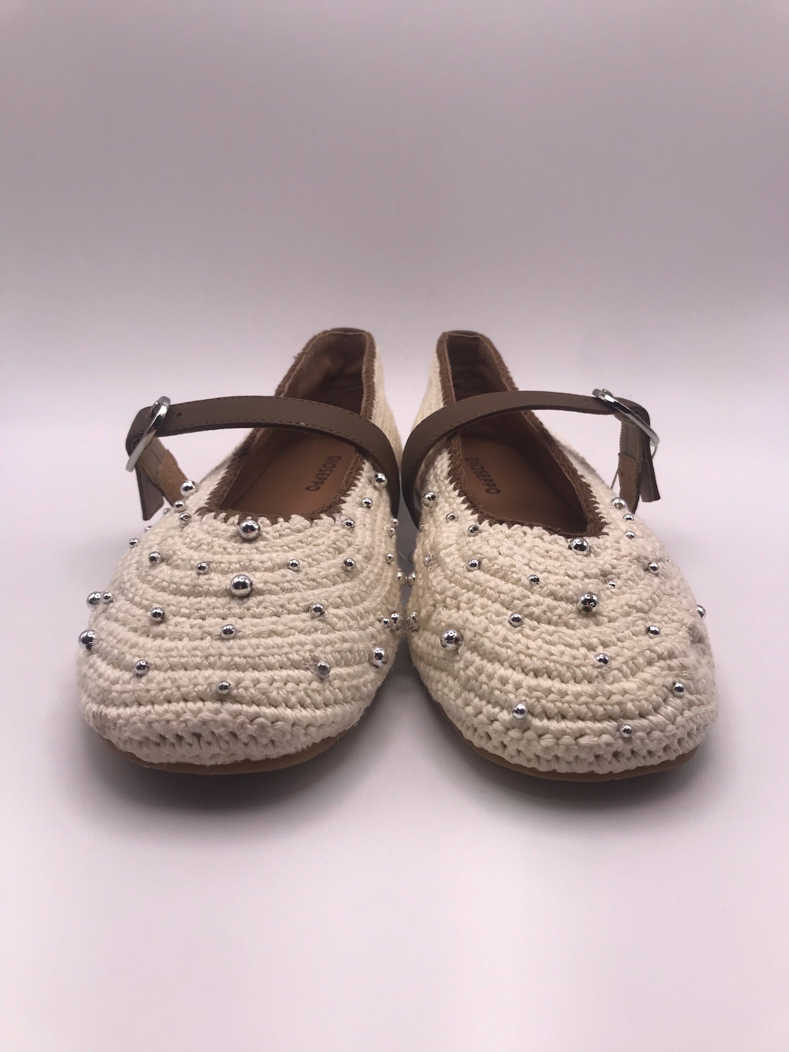 SABRINA MARY JANE GIOSEPPO CROCHE CREME TIRA CASTANHO FIVELA APLICAÇÕES BOLA PRATA