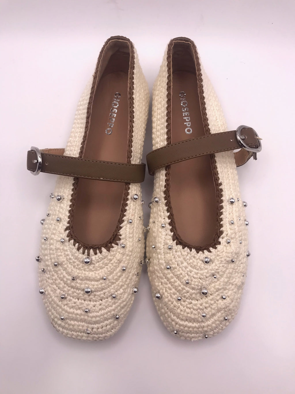 Sabrinas Gioseppo Manyoni em Crochet Bege com Pérolas Prateadas; Sapatos Mary Jane Femininos com Tira Ajustável e Fivela; Calçado Confortável de Verão Estilo Boho Chic Boutique