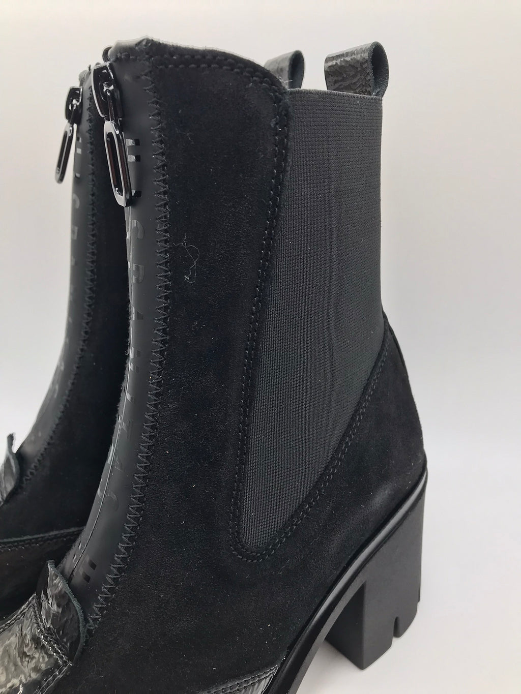 BOTA SALTO HISPANITAS PRETO CAMURÇA ZIPER FRONTAL PRETO