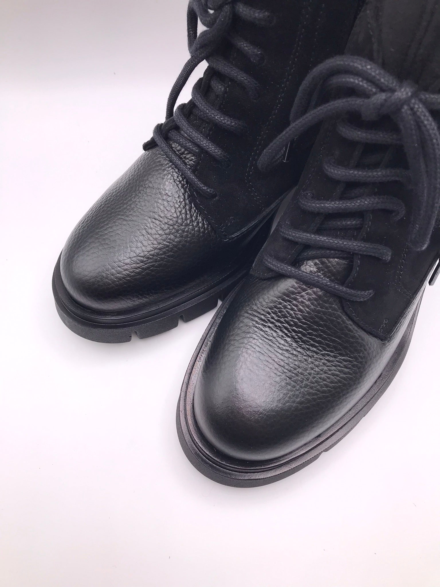 BOTA COTURNO HISPANITAS PRETO COURO LOGO LATERAL ZIPER DETALHES EM CAMURÇA