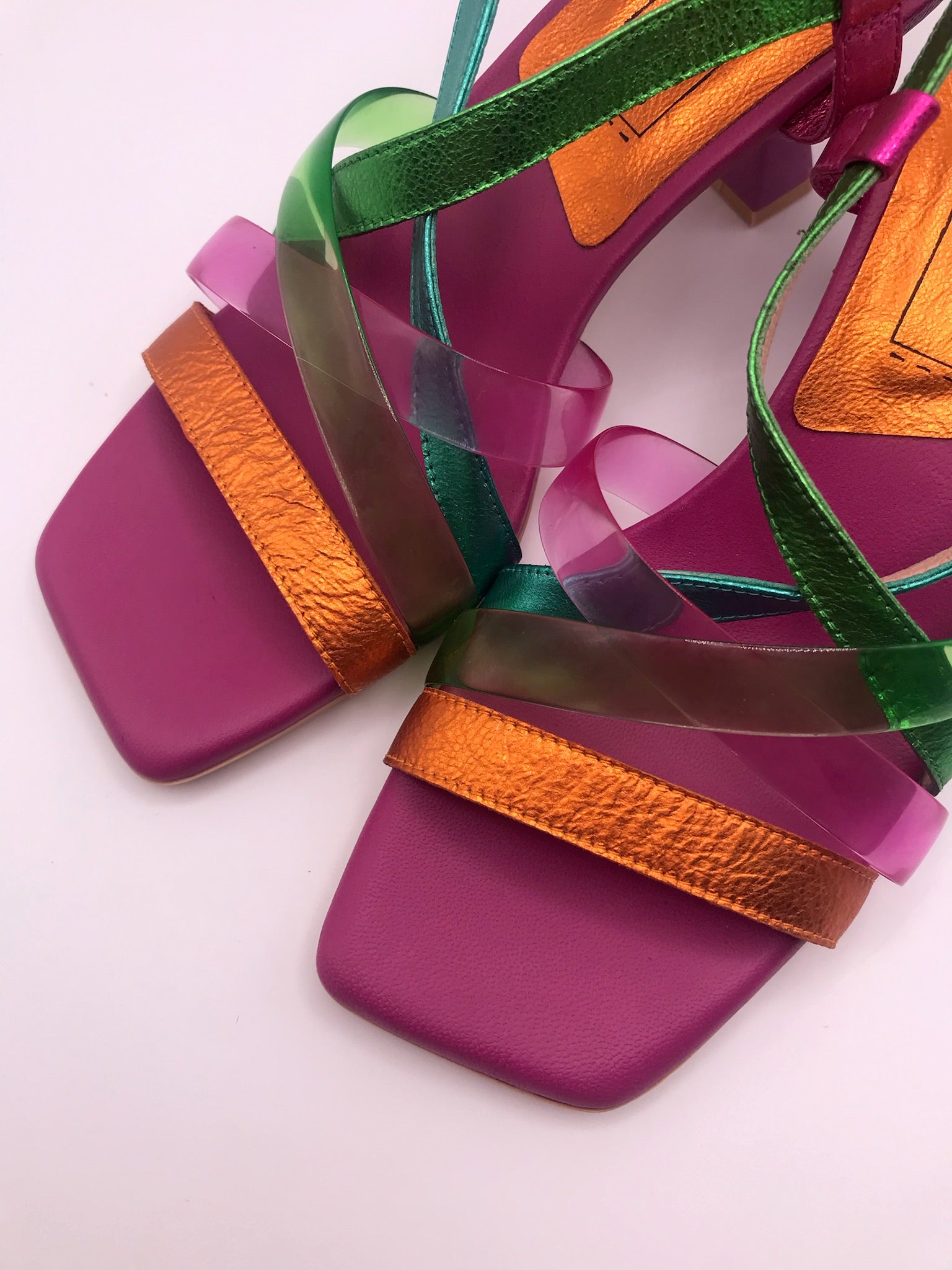 SALTO SANDÁLIA HISPANITAS ROSA VERDE AZUL OURO COURO TIRA SILICONE BICO QUADRADO