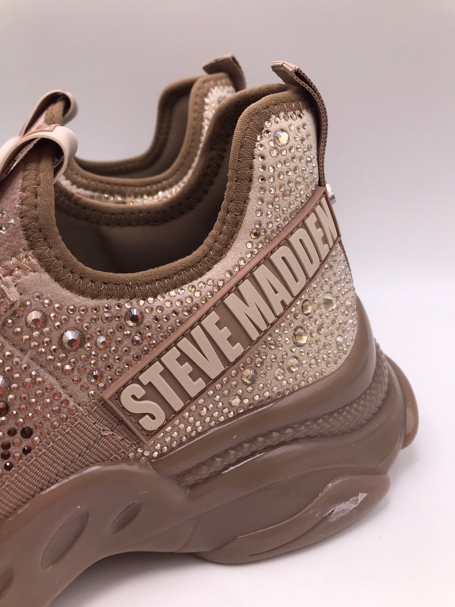 TÊNIS STEVE MADDEN ROSA NUDE BEGE BRILHO CRAVEJADO ATACADORES TRATORADO