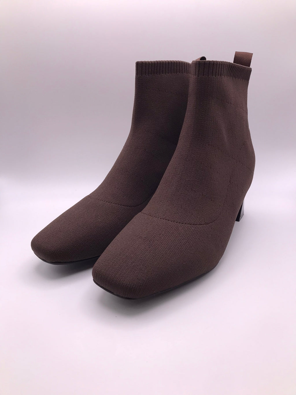 BOTA QUADRADA GIOSEPPO CASTANHO ESCURO TECIDO CANELADO SALTO COM DETALHES