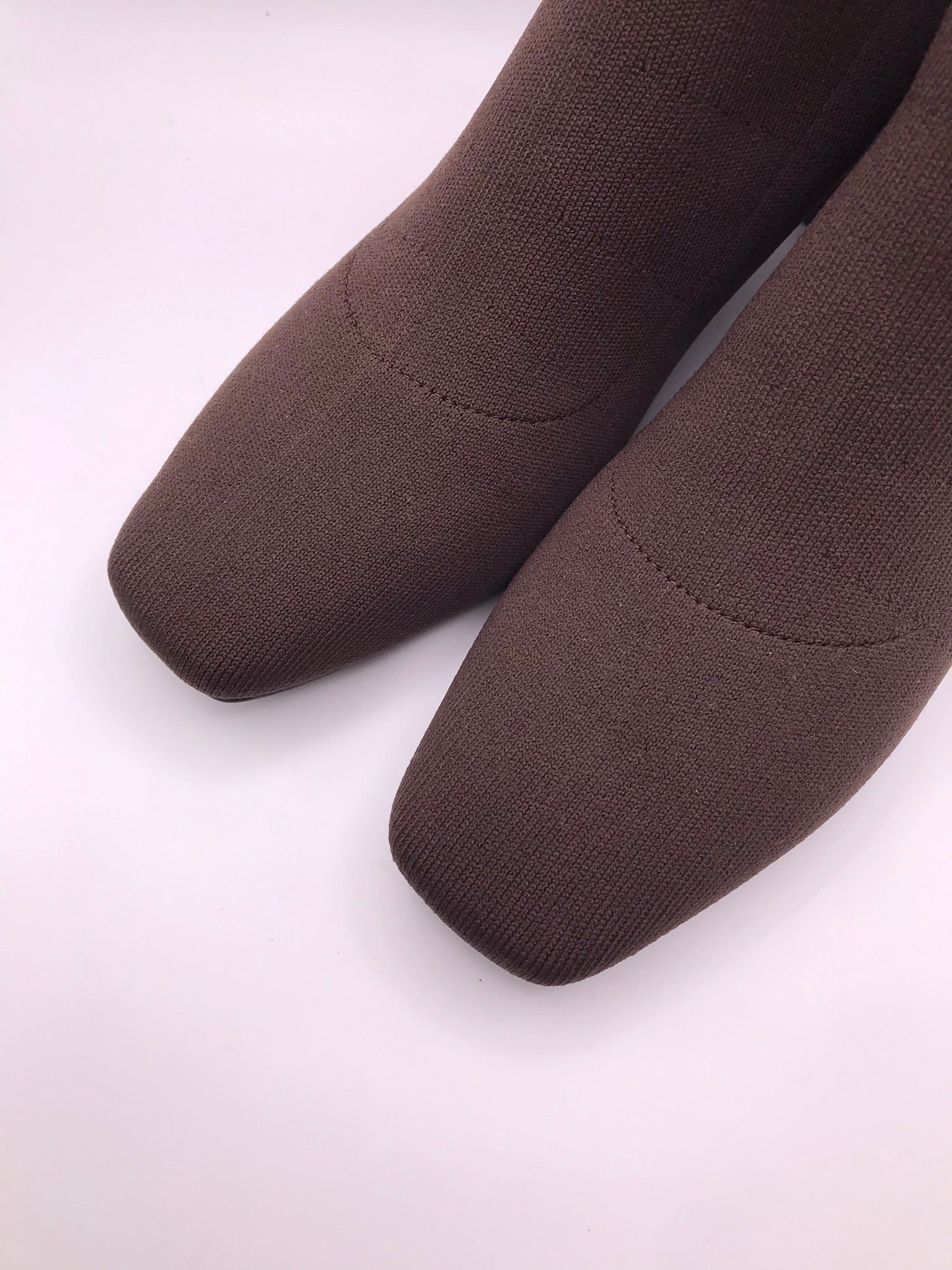 BOTA QUADRADA GIOSEPPO CASTANHO ESCURO TECIDO CANELADO SALTO COM DETALHES