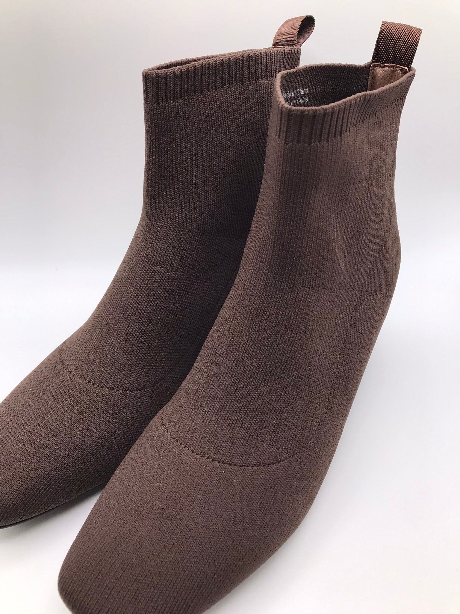 BOTA QUADRADA GIOSEPPO CASTANHO ESCURO TECIDO CANELADO SALTO COM DETALHES