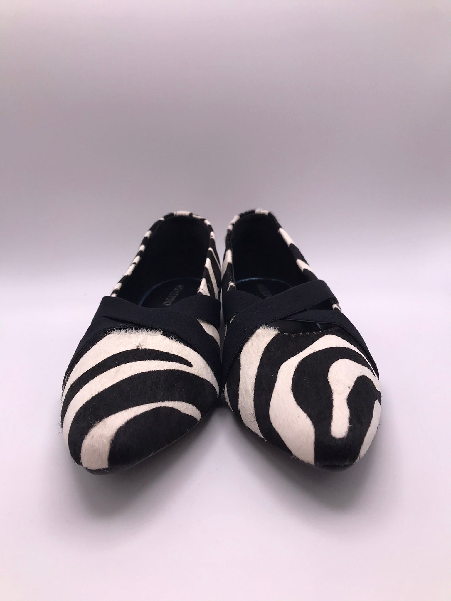 SABRINA MARY JANE GIOSEPPO ZEBRA COURO BICUDO ELÁSTICO TRANSVERSAL PRETO