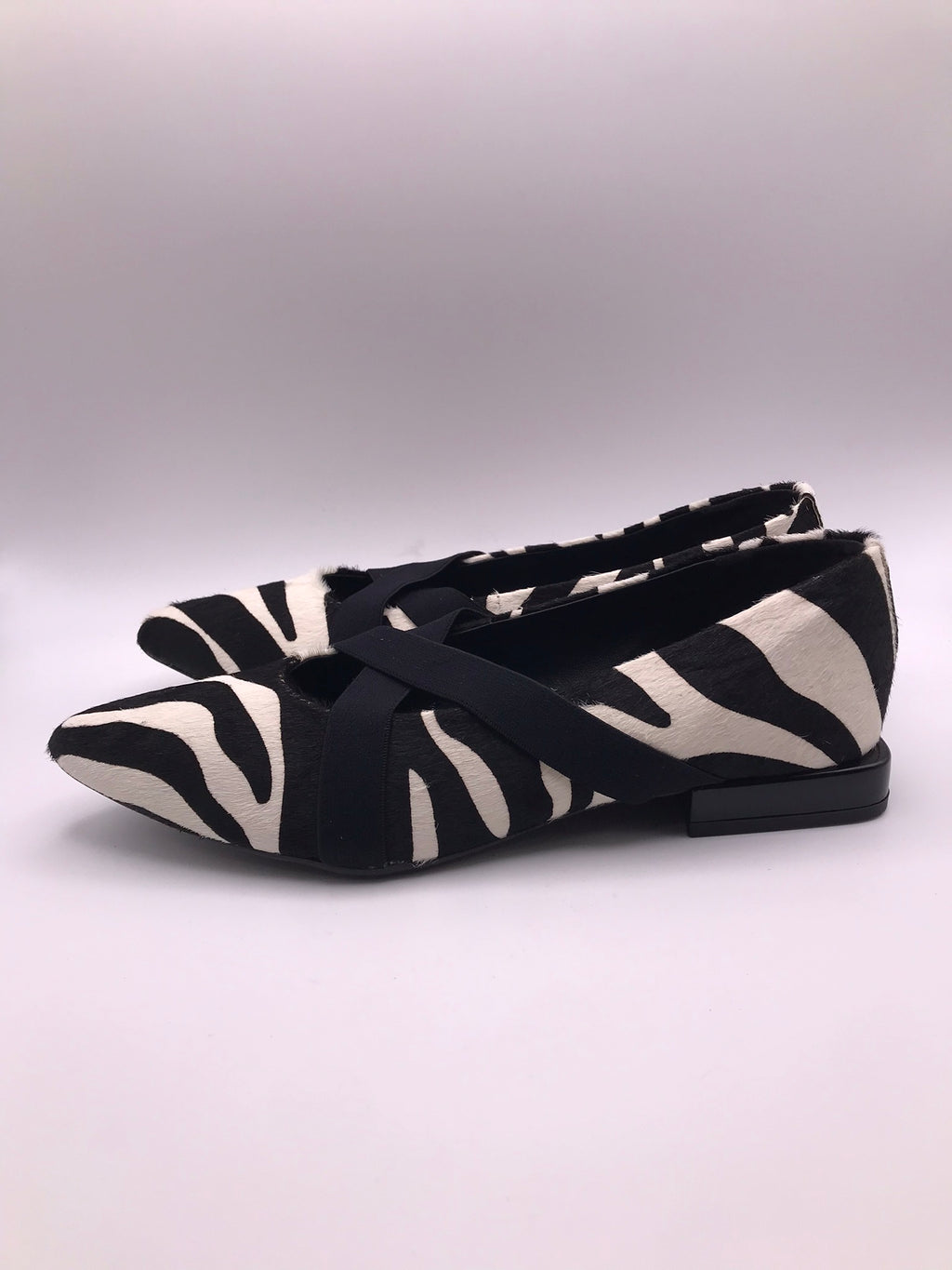 SABRINA MARY JANE GIOSEPPO ZEBRA COURO BICUDO ELÁSTICO TRANSVERSAL PRETO