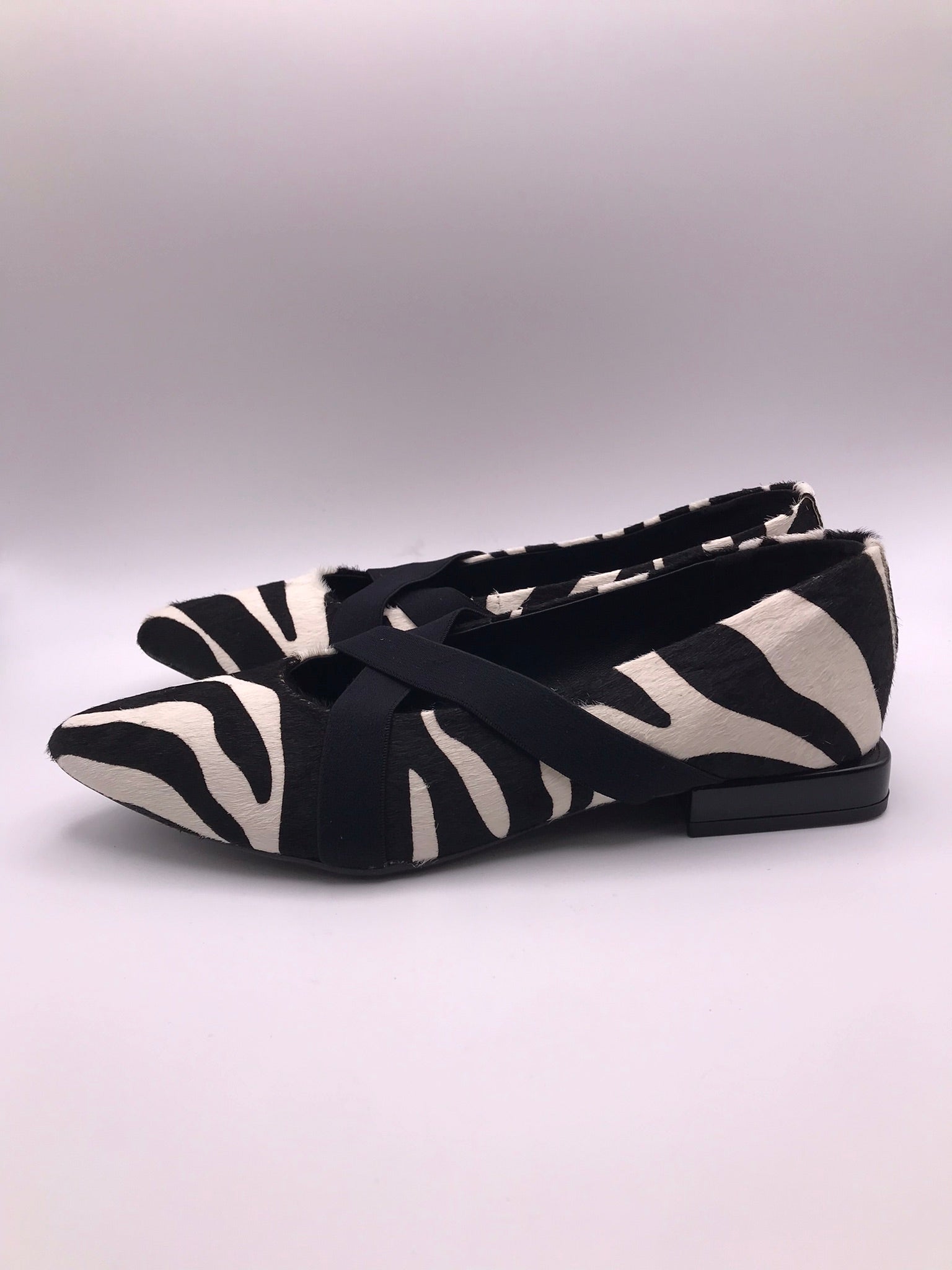 SABRINA MARY JANE GIOSEPPO ZEBRA COURO BICUDO ELÁSTICO TRANSVERSAL PRETO