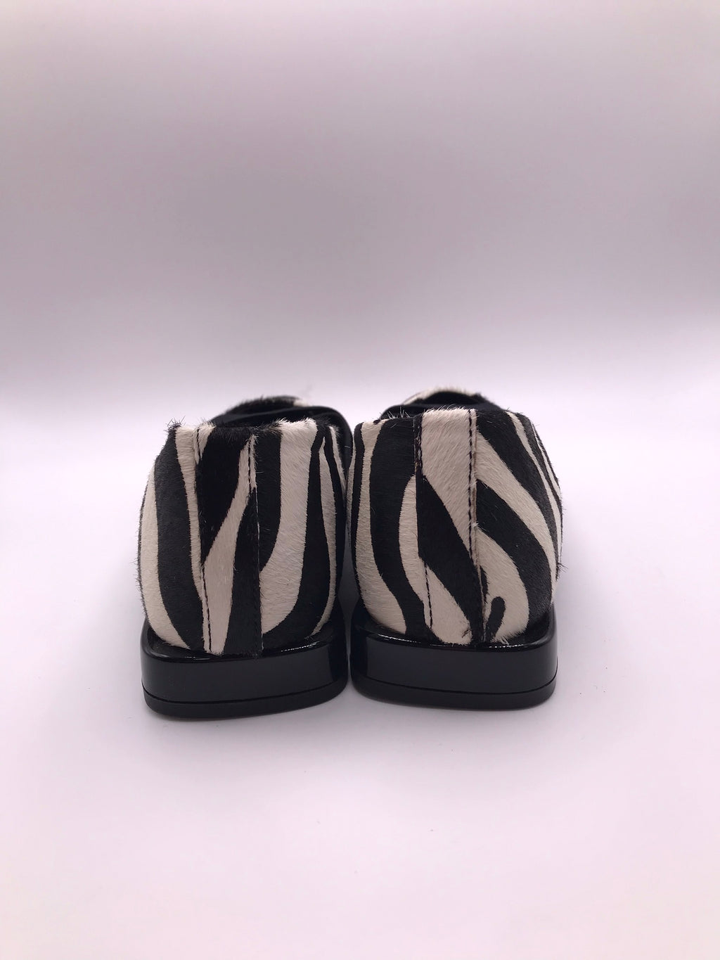 SABRINA MARY JANE GIOSEPPO ZEBRA COURO BICUDO ELÁSTICO TRANSVERSAL PRETO