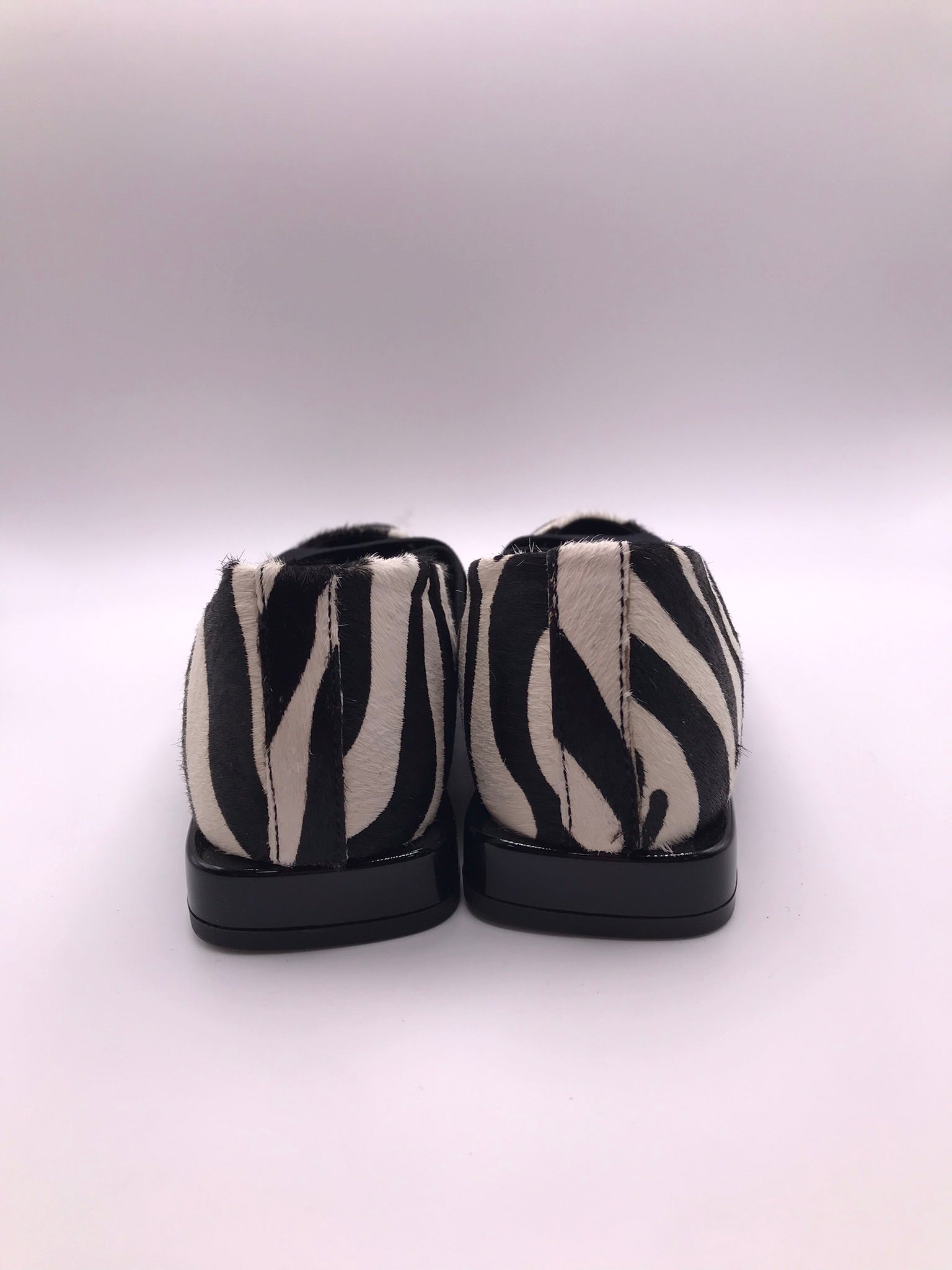 SABRINA MARY JANE GIOSEPPO ZEBRA COURO BICUDO ELÁSTICO TRANSVERSAL PRETO