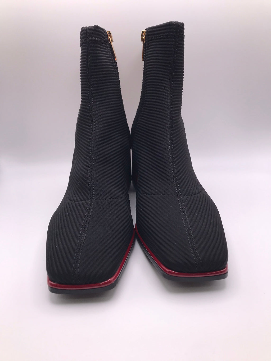 BOTA QUADRADA GIOSEPPO PRETO TECIDO CANELADO DETALHES EM VERMELHO