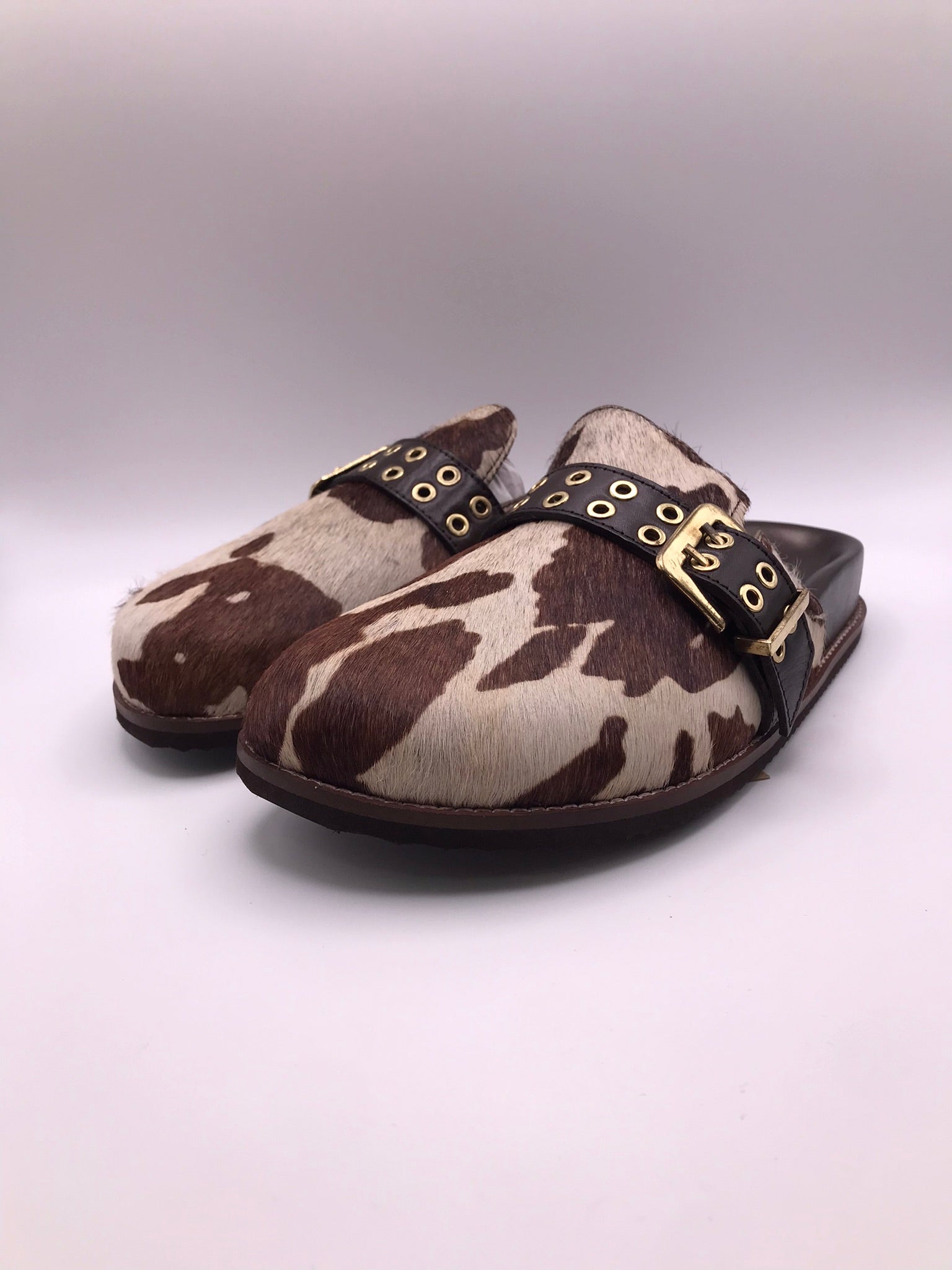 SOCAS GIOSEPPO VACA PRETO BRANCO CASTANHO ESCURO COURO TIRA REGULADORA ARGOLAS ANIMAL PRINT