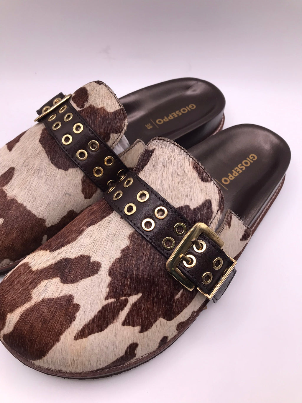 SOCAS GIOSEPPO VACA PRETO BRANCO CASTANHO ESCURO COURO TIRA REGULADORA ARGOLAS ANIMAL PRINT