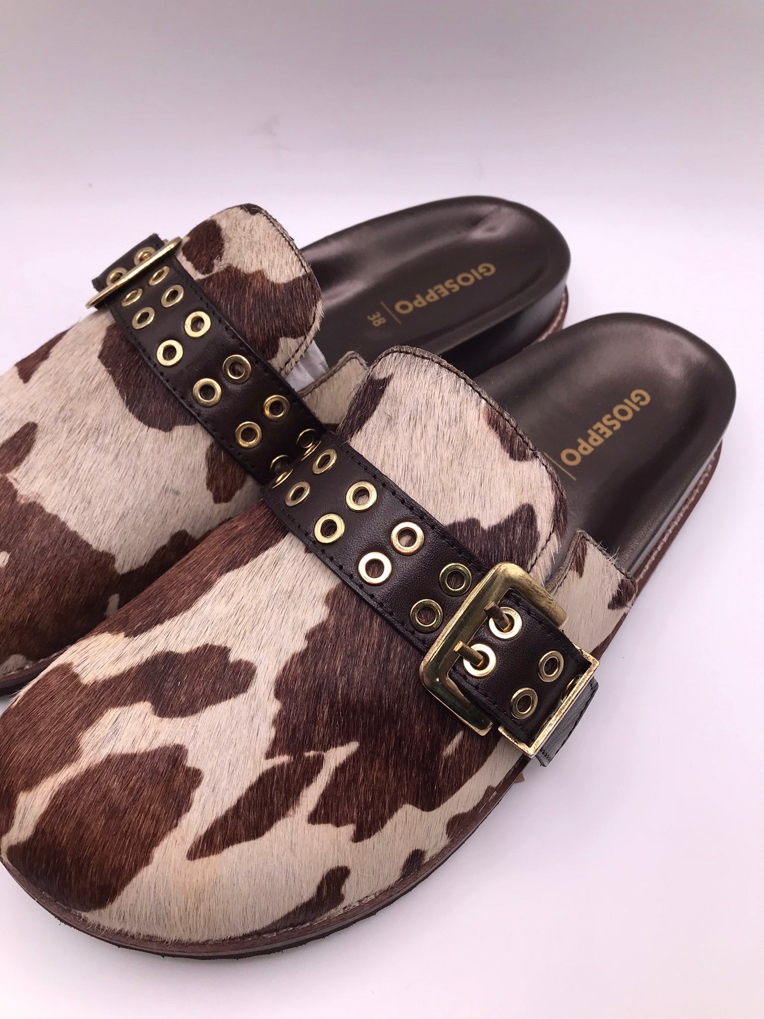 SOCAS GIOSEPPO VACA PRETO BRANCO CASTANHO ESCURO COURO TIRA REGULADORA ARGOLAS ANIMAL PRINT