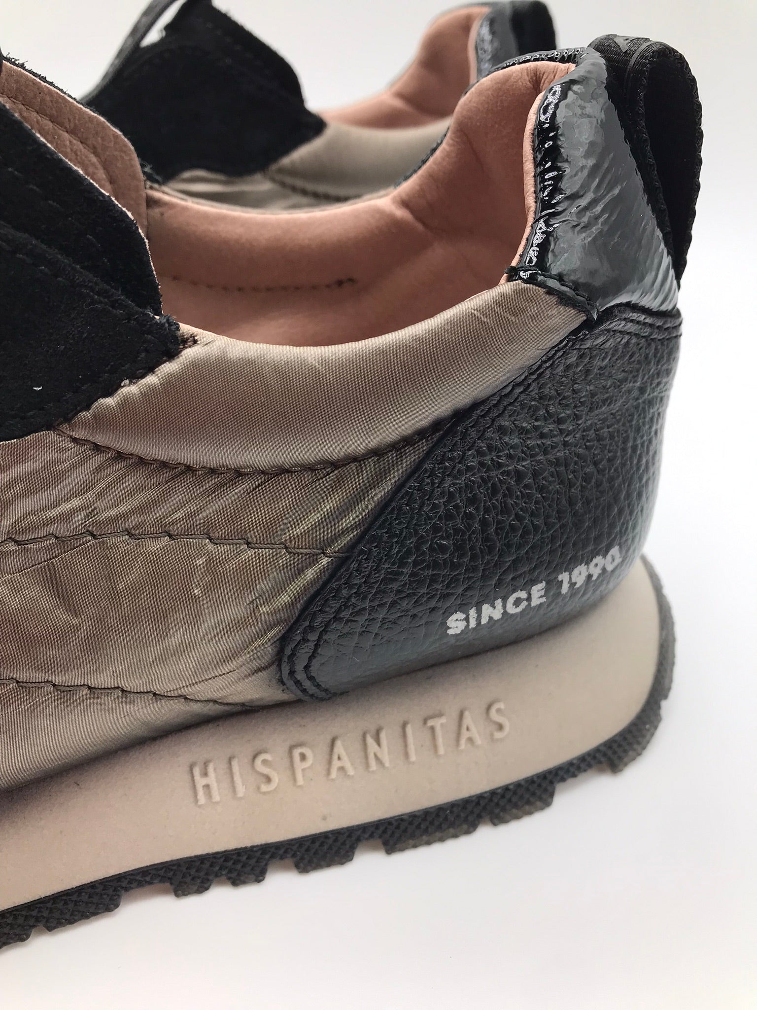 MOCASSIM PLATAFORMA HISPANITAS PRETO COURO ELÁSTICO FRONTAL DETALHES EM CAMURÇA