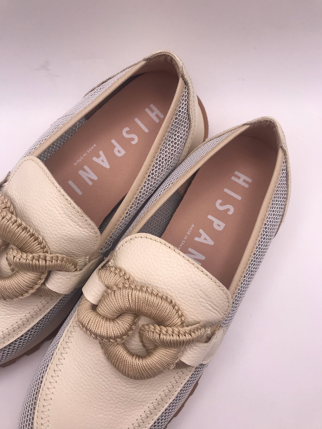 Mocassins Hispanitas Mulher Creme; Sapatos Mocasins Desportivos em Pele com Malha Respirável e Detalhe de Corrente Intercalada Confortáveis