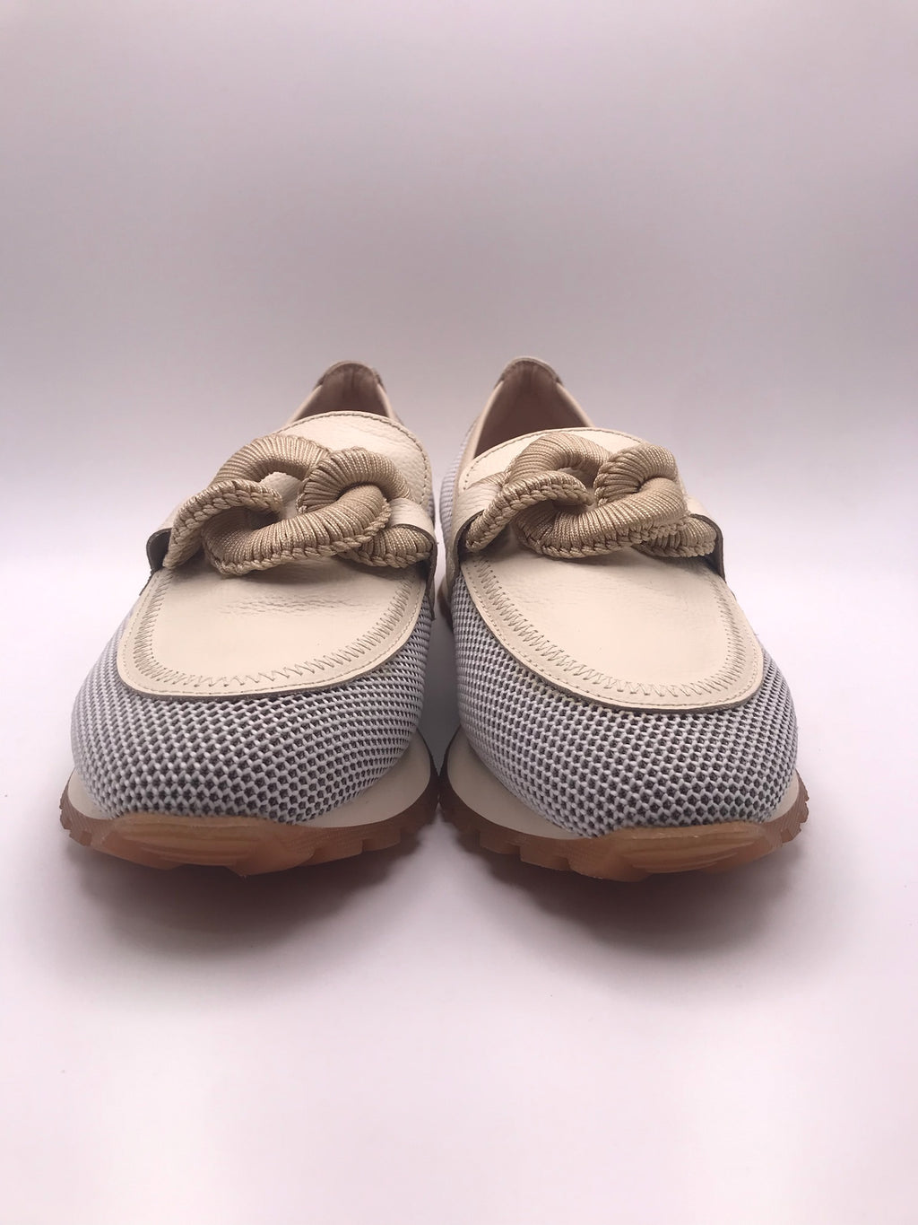 Mocassins Hispanitas Mulher Creme; Sapatos Mocasins Desportivos em Pele com Malha Respirável e Detalhe de Corrente Intercalada Confortáveis