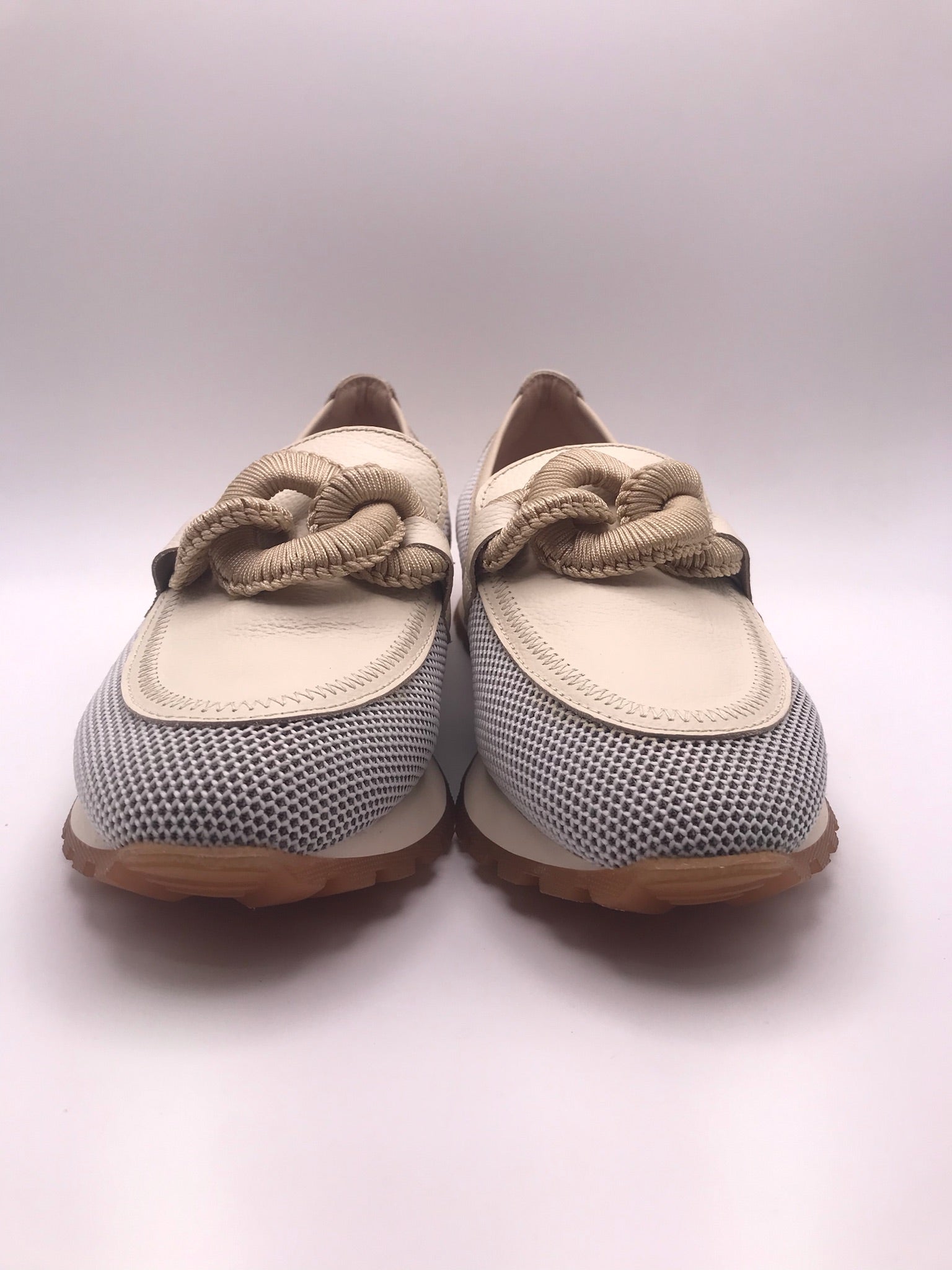 MOCASSIM PLATAFORMA HISPANITAS CREME COURO TECIDO APLICAÇÃO BEGE CIRCULAR CORDAS