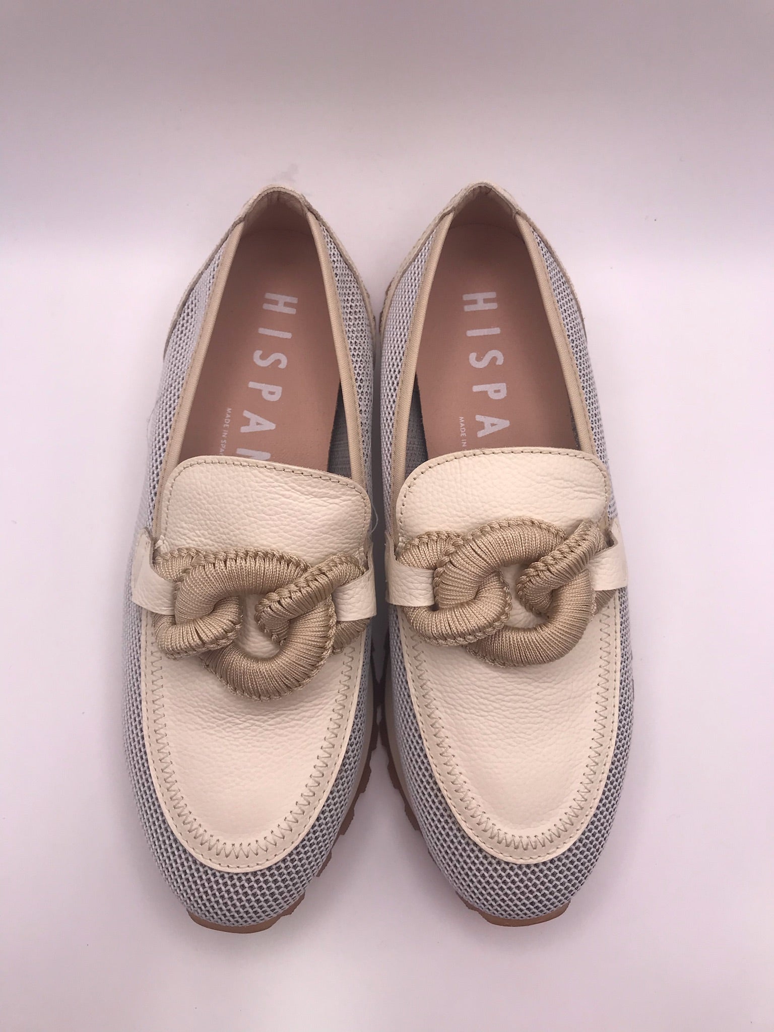 Mocassins Hispanitas Mulher Creme; Sapatos Mocasins Desportivos em Pele com Malha Respirável e Detalhe de Corrente Intercalada Confortáveis