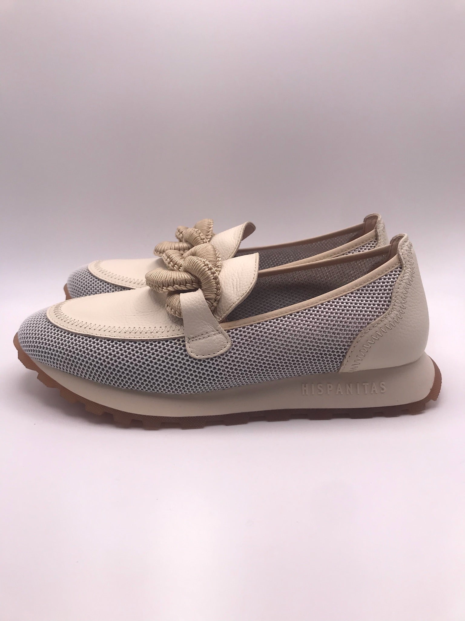 Mocassins Hispanitas Mulher Creme; Sapatos Mocasins Desportivos em Pele com Malha Respirável e Detalhe de Corrente Intercalada Confortáveis