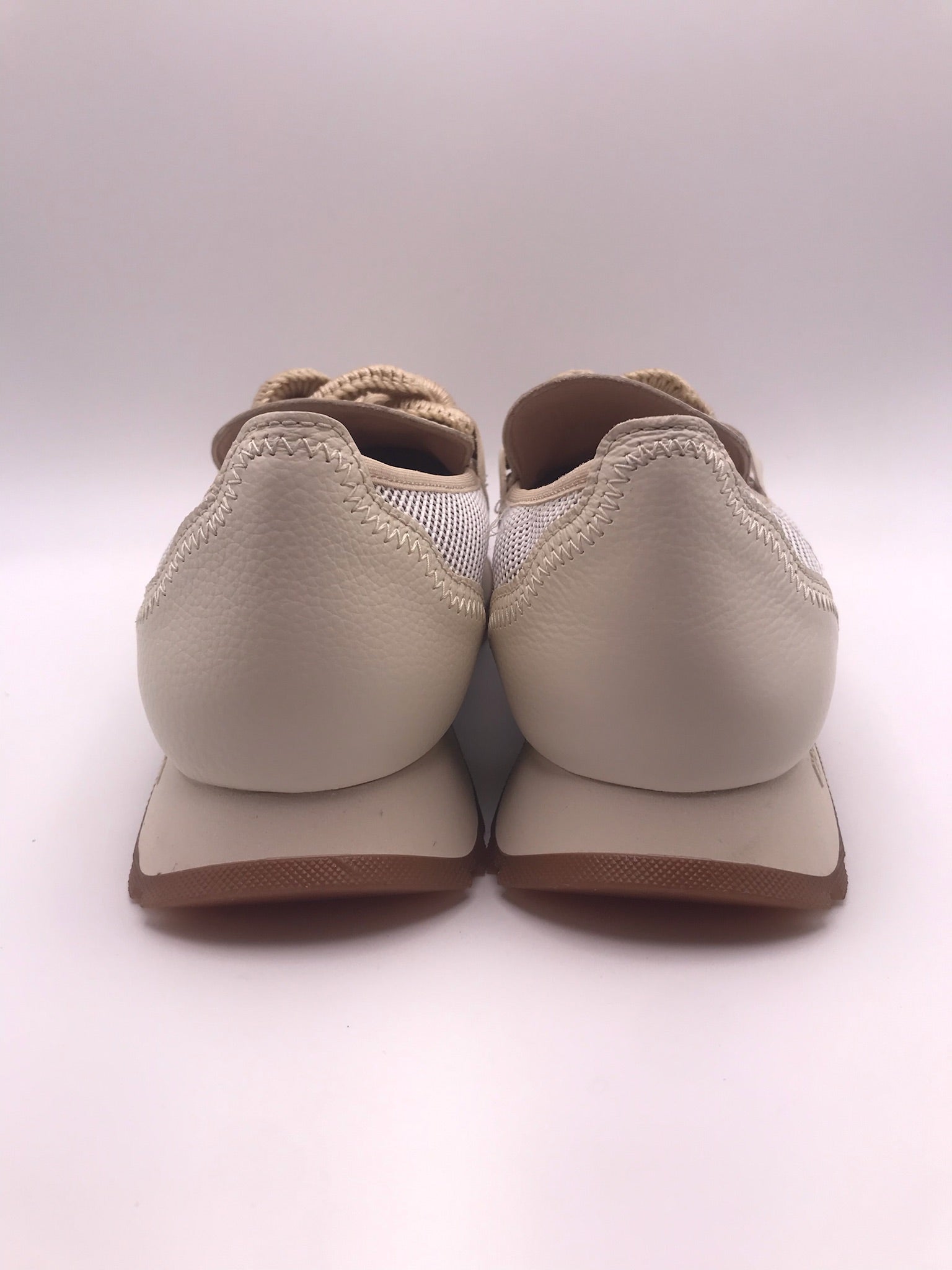 Mocassins Hispanitas Mulher Creme; Sapatos Mocasins Desportivos em Pele com Malha Respirável e Detalhe de Corrente Intercalada Confortáveis