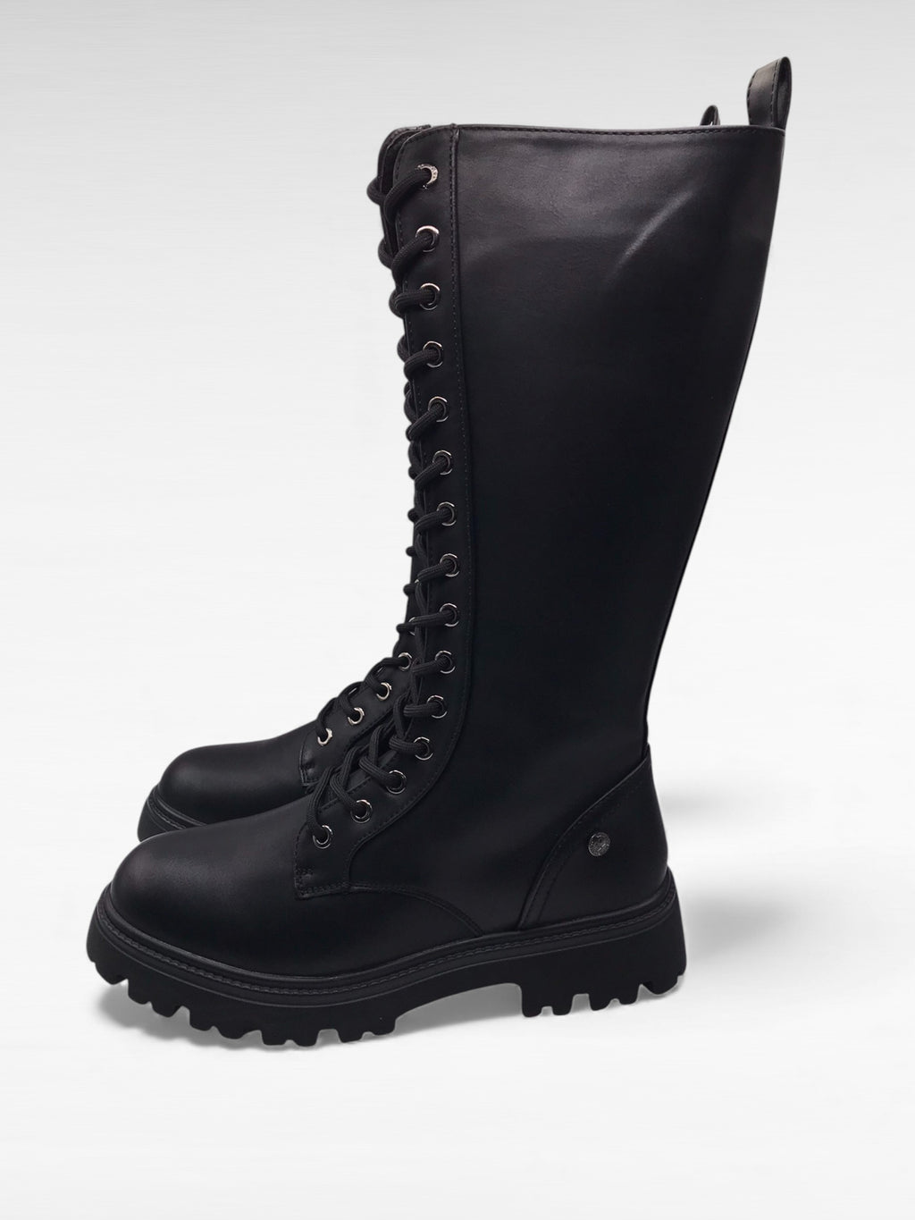 BOTA COTURNO XTI PRETO ECO PELE CANO ALTO ATACADOR ZIPER PUXADOR TRASEIRO