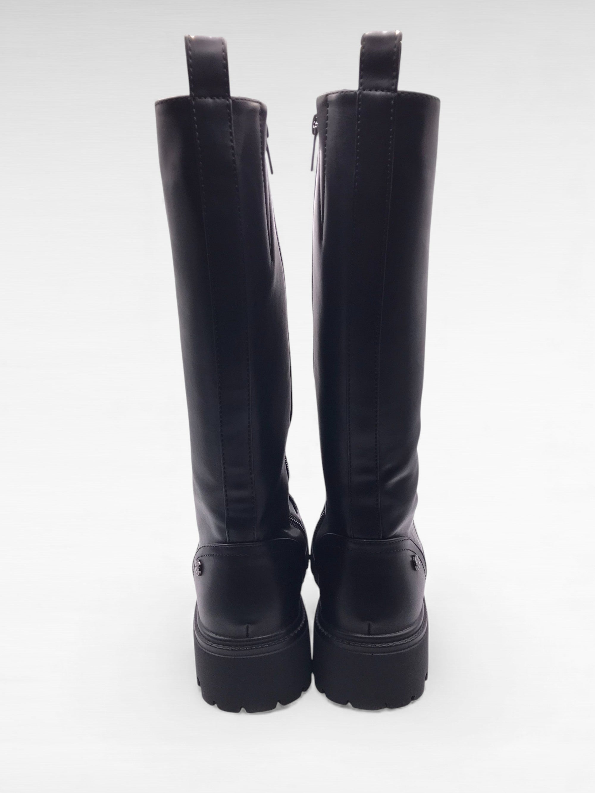 BOTA COTURNO XTI PRETO ECO PELE CANO ALTO ATACADOR ZIPER PUXADOR TRASEIRO