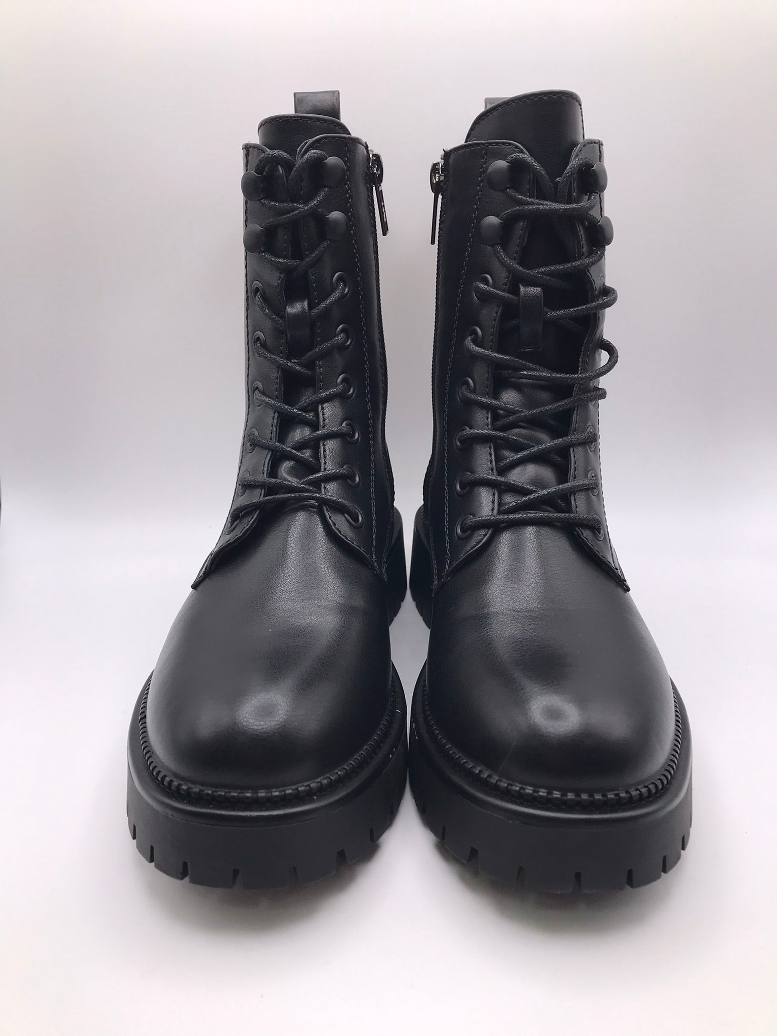 BOTA ATACADORES MILITAR COTURNO XTI PRETO ECO PELE ATACADOR ZIPER PUXADOR TRASEIRO