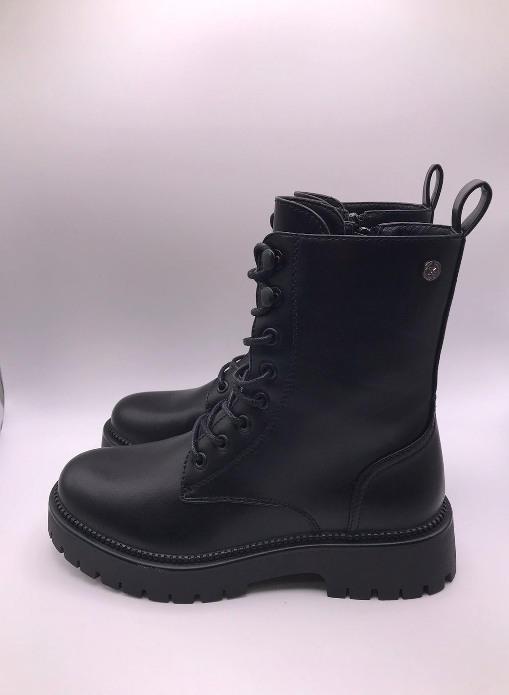 BOTA ATACADORES MILITAR COTURNO XTI PRETO ECO PELE ATACADOR ZIPER PUXADOR TRASEIRO