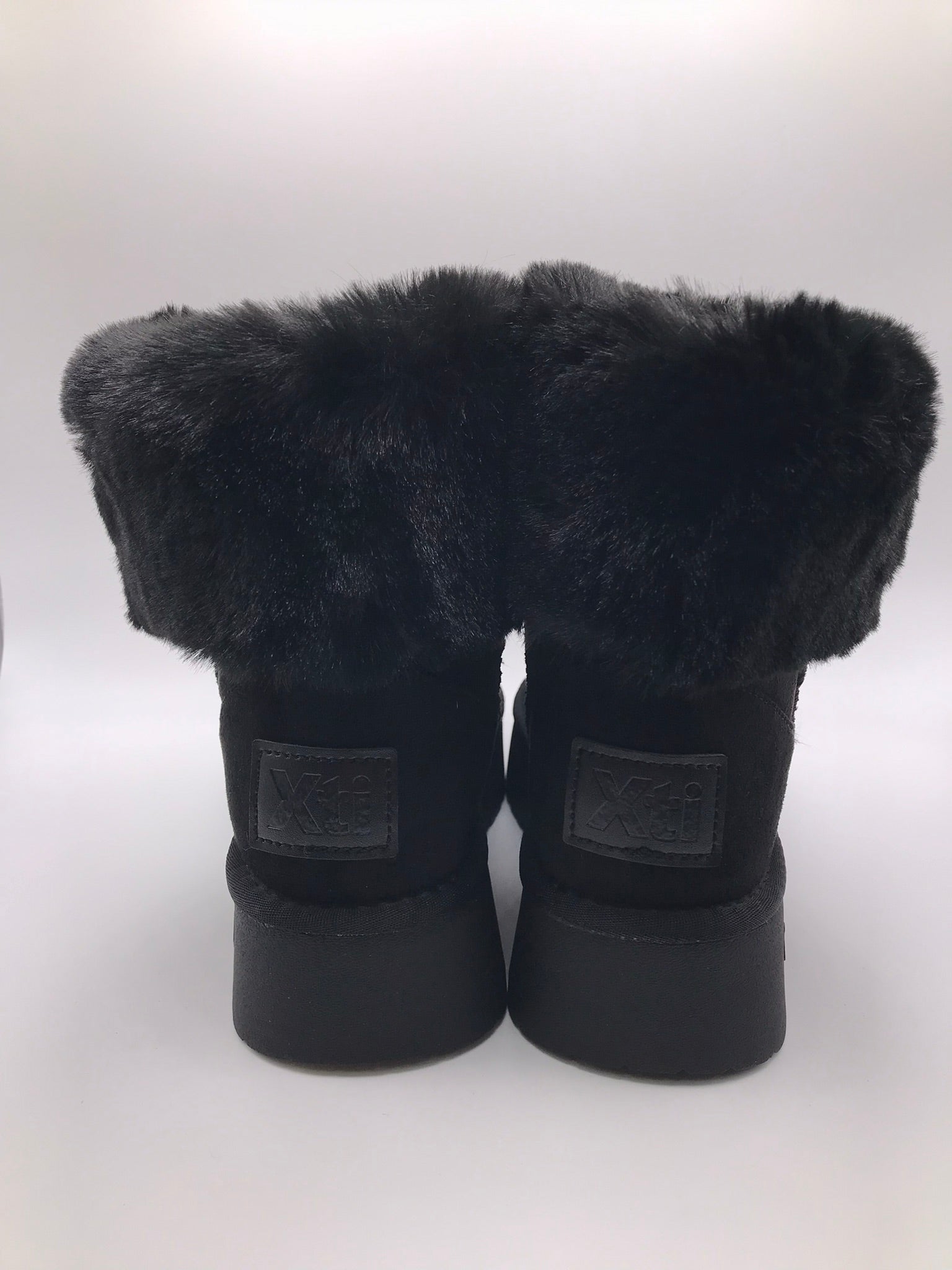 BOTA PANTUFA XTI PRETO PELOS VELUDO ETIQUETA PRETO