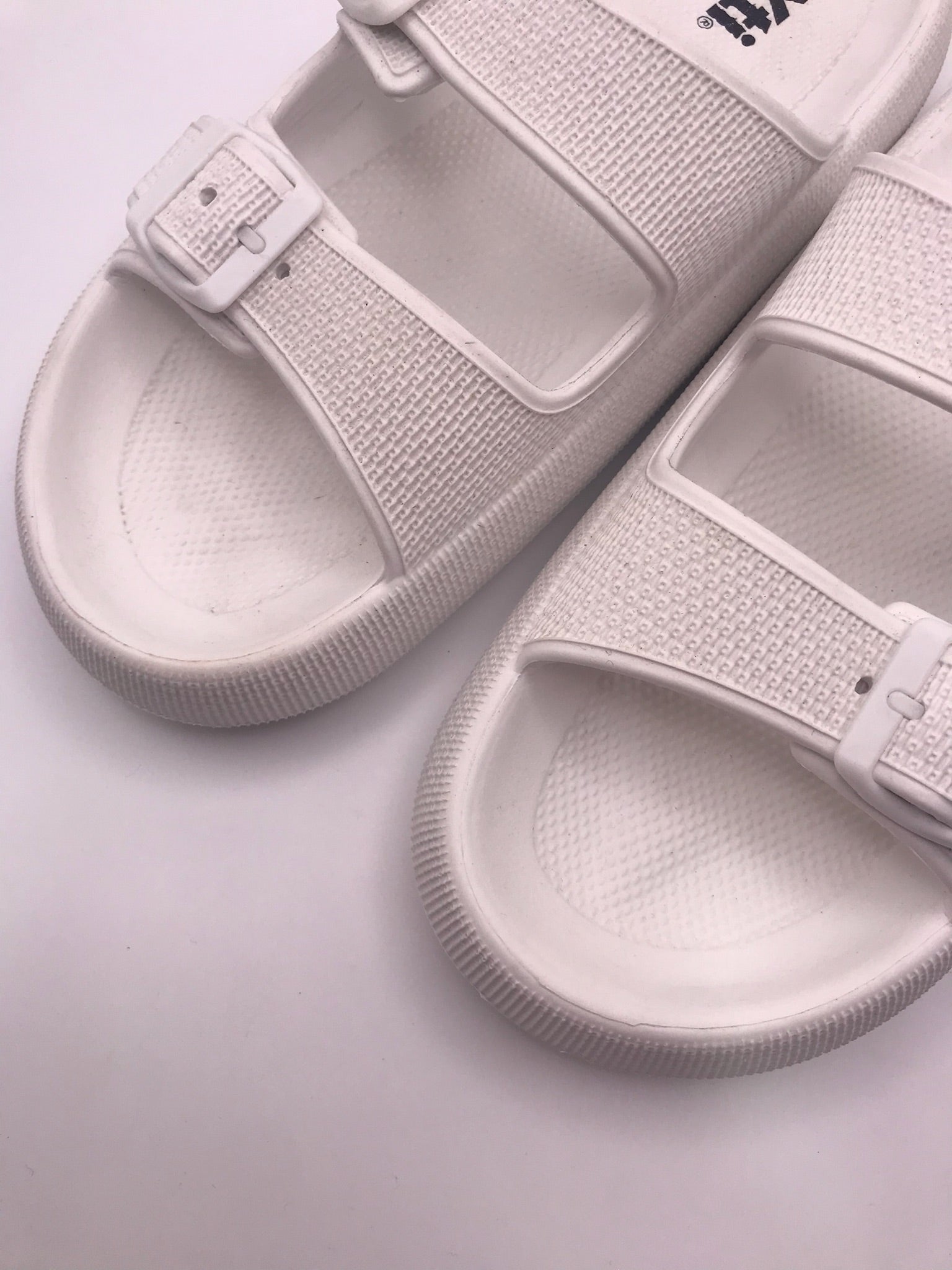 CHINELO SANDÁLIA XTI BRANCO TIRA DUPLA FIVELA PLASTICO
