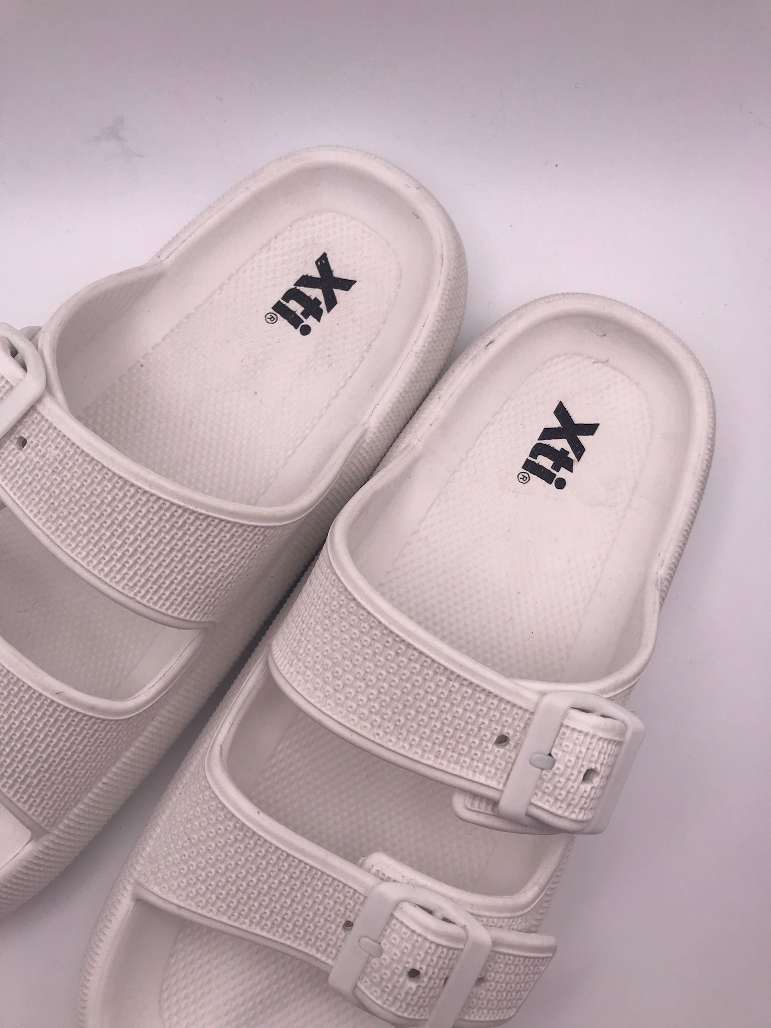CHINELO SANDÁLIA XTI BRANCO TIRA DUPLA FIVELA PLASTICO